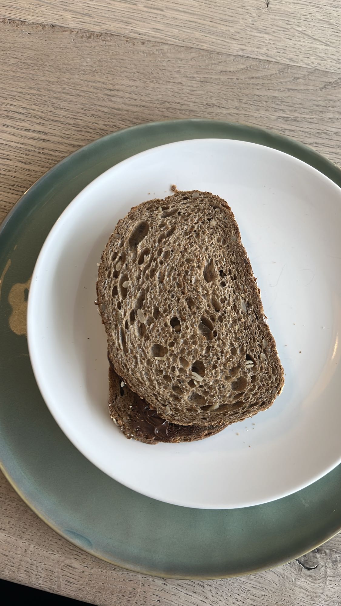 Bruin brood met chocopasta
