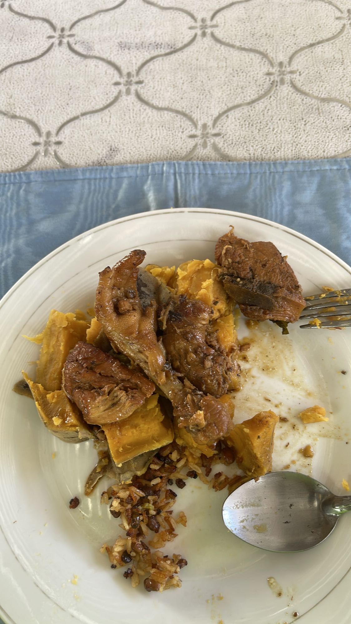 Pollo con batata y arroz