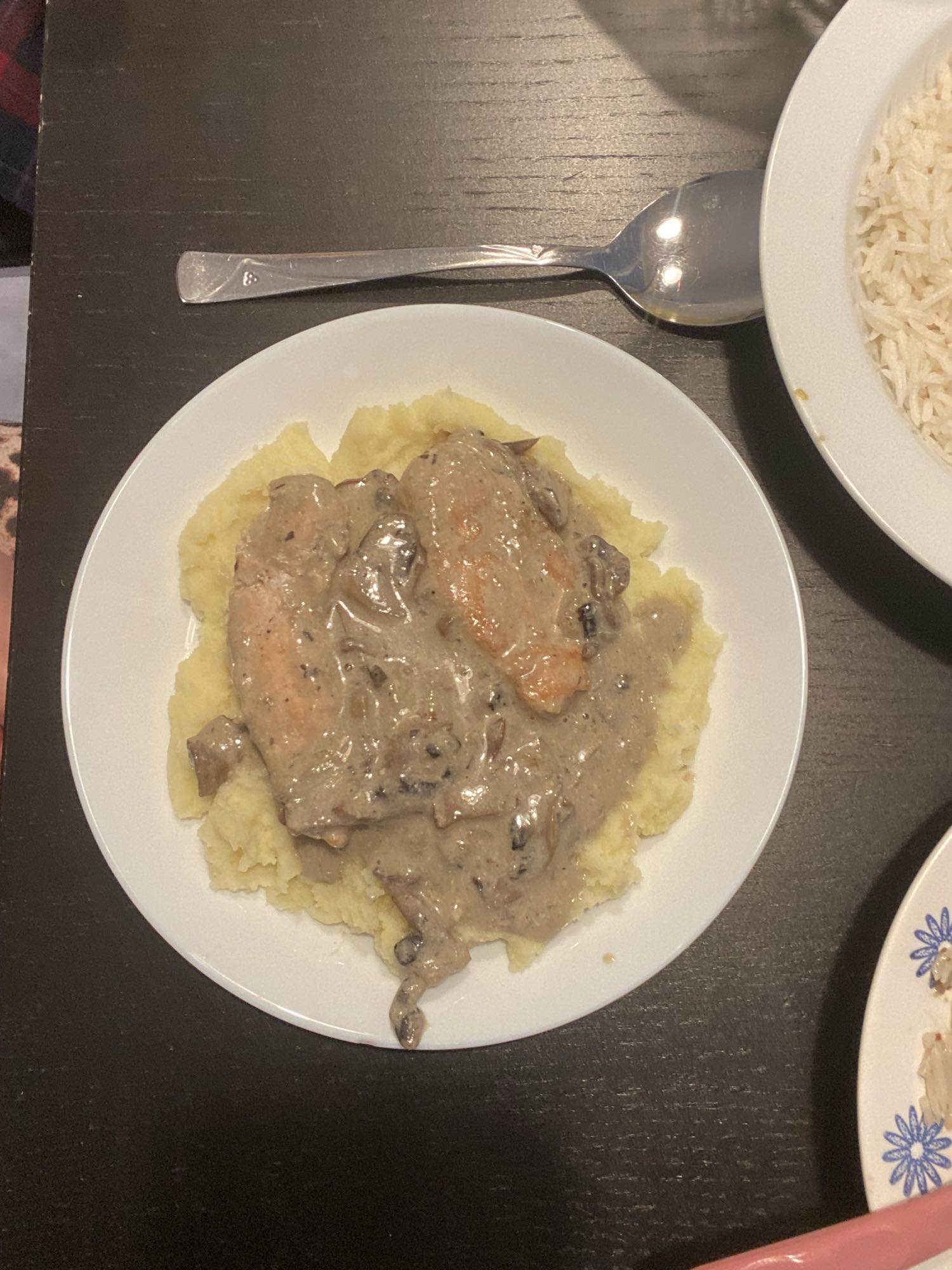 دجاج مع بطاطس مهروسة