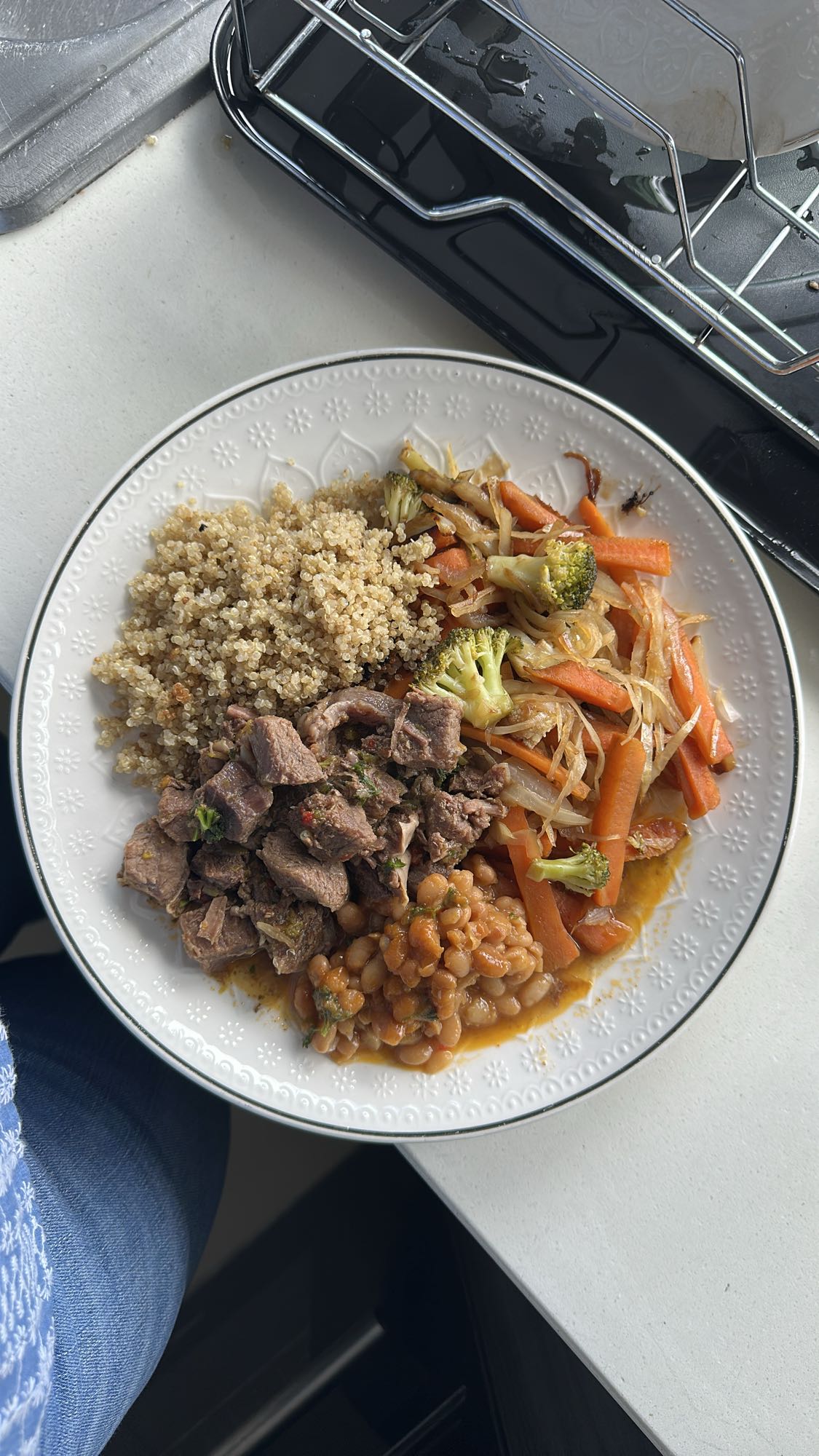 Plato con carne y quinoa