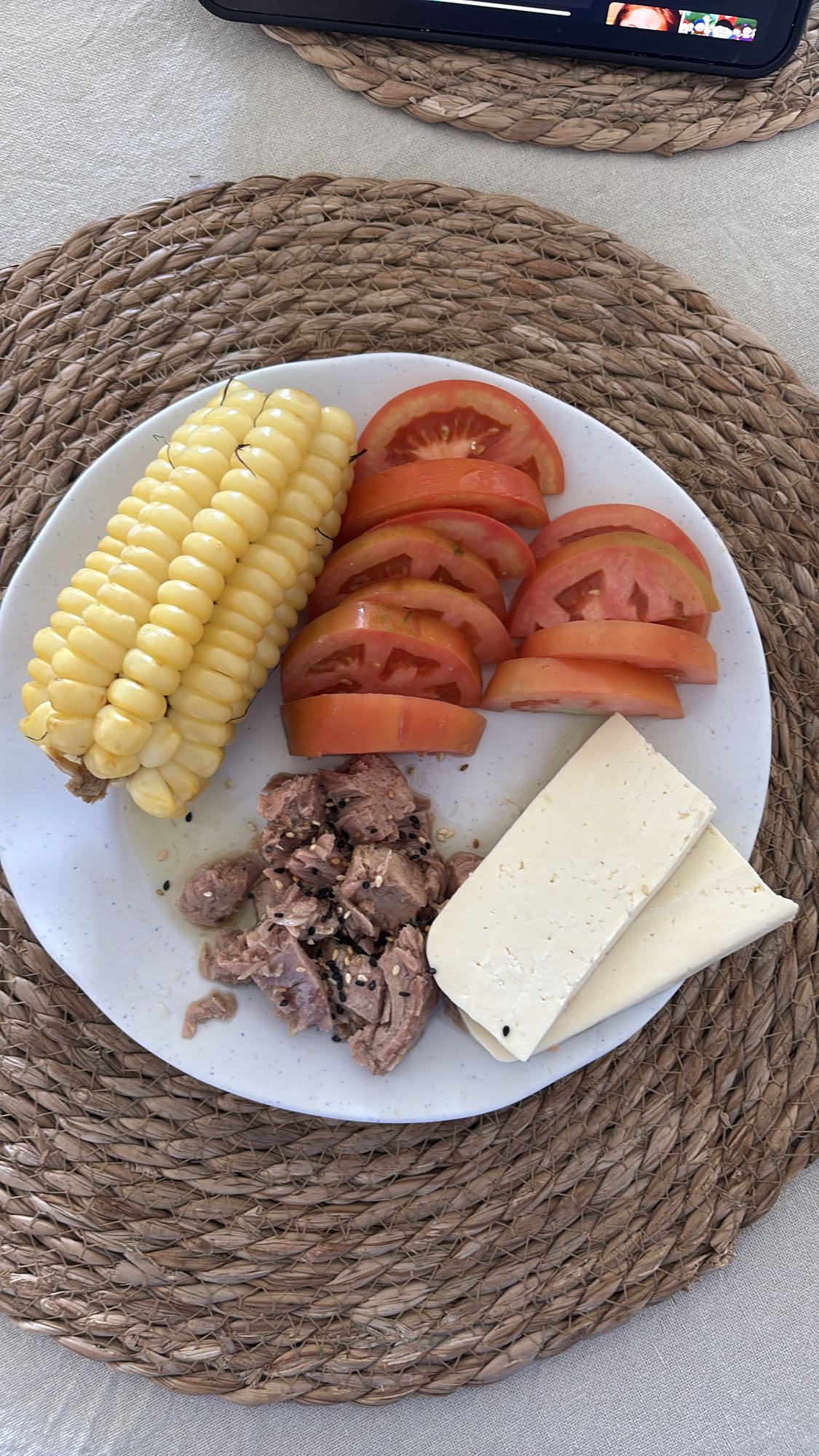 Plato con atún y queso