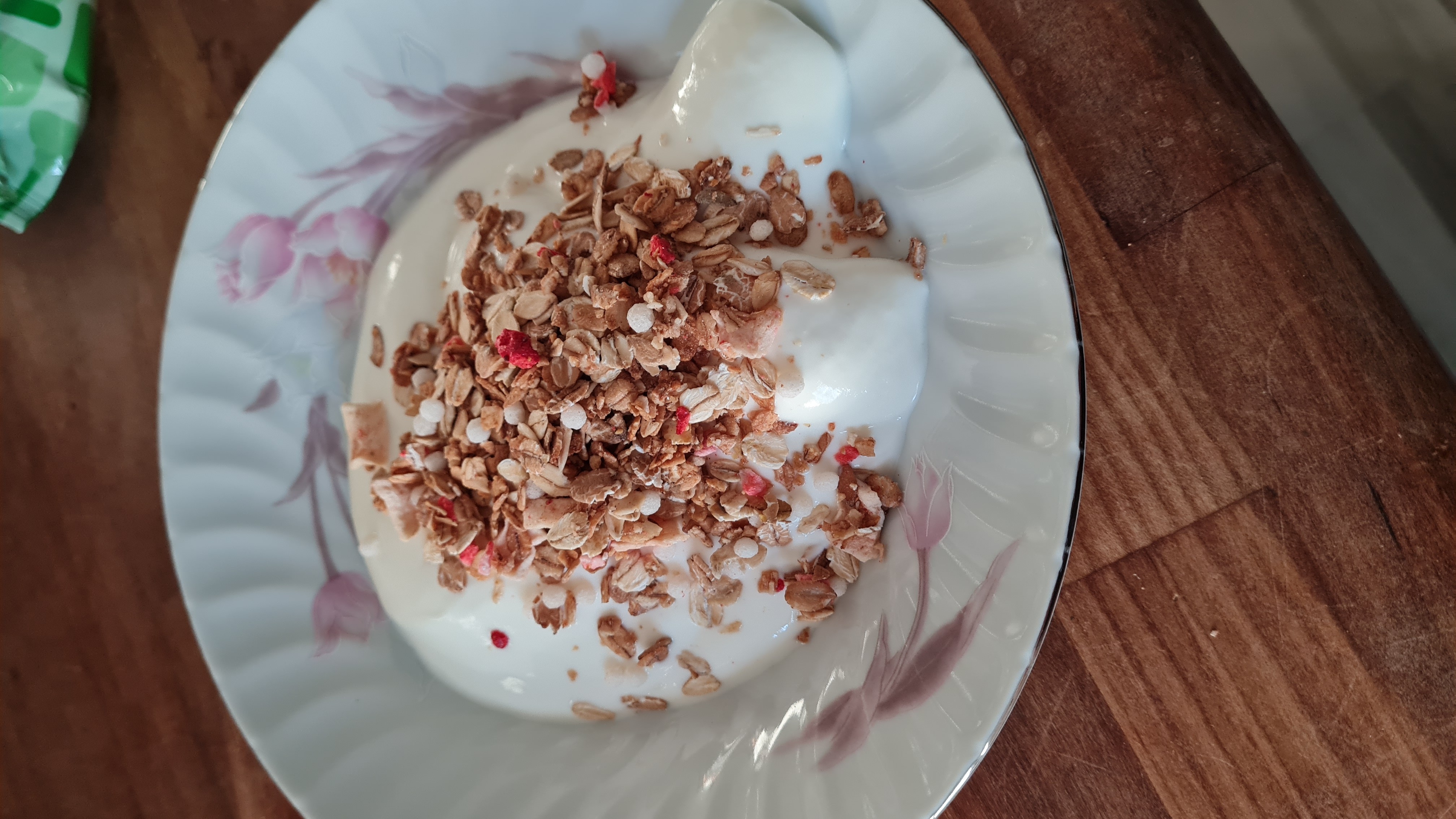 Yogurt with granola