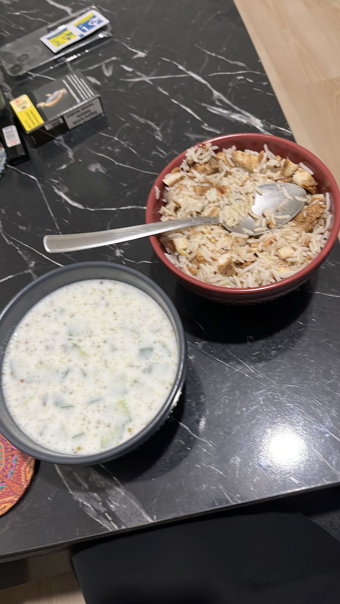 300 gram pilav, 98 gram fırında tavuk ve 475 gram cacık