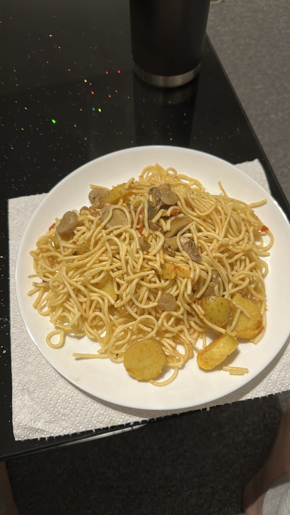 Fideos con papas y champiñones