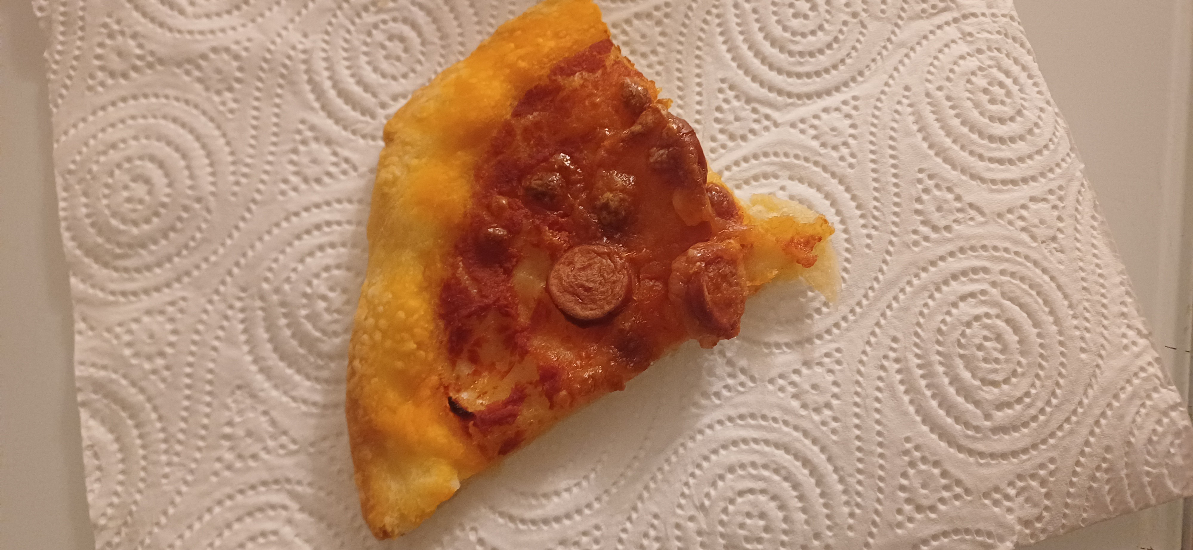 Pepperoni pizza slice