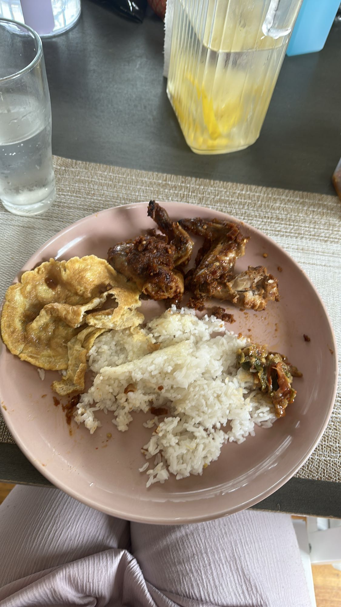 Fried chicken rice plate