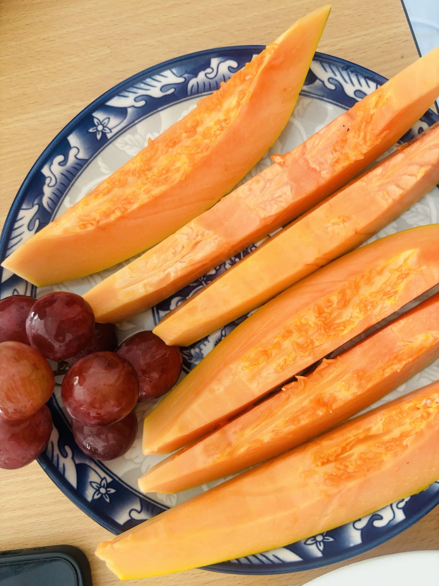 Papaya and grapes plate