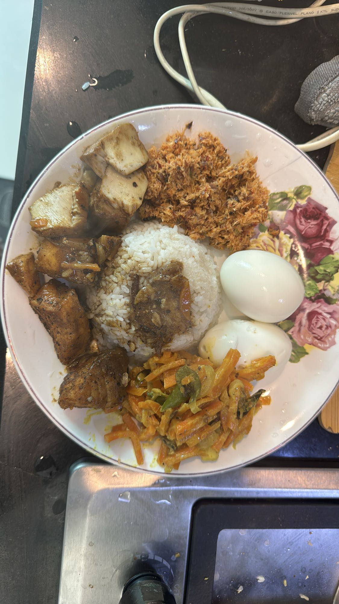 Rice with fish and eggs