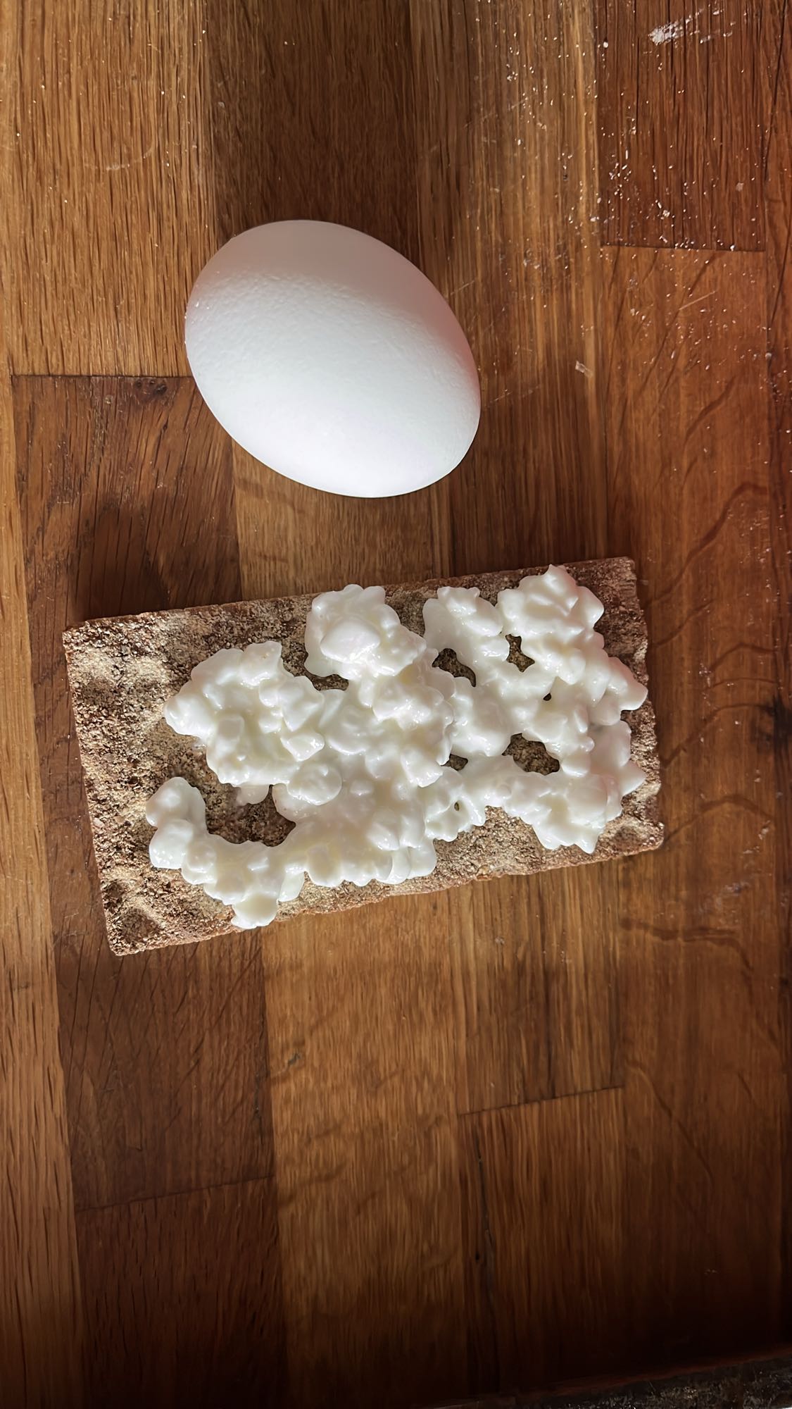 Knäckebröd med ägg