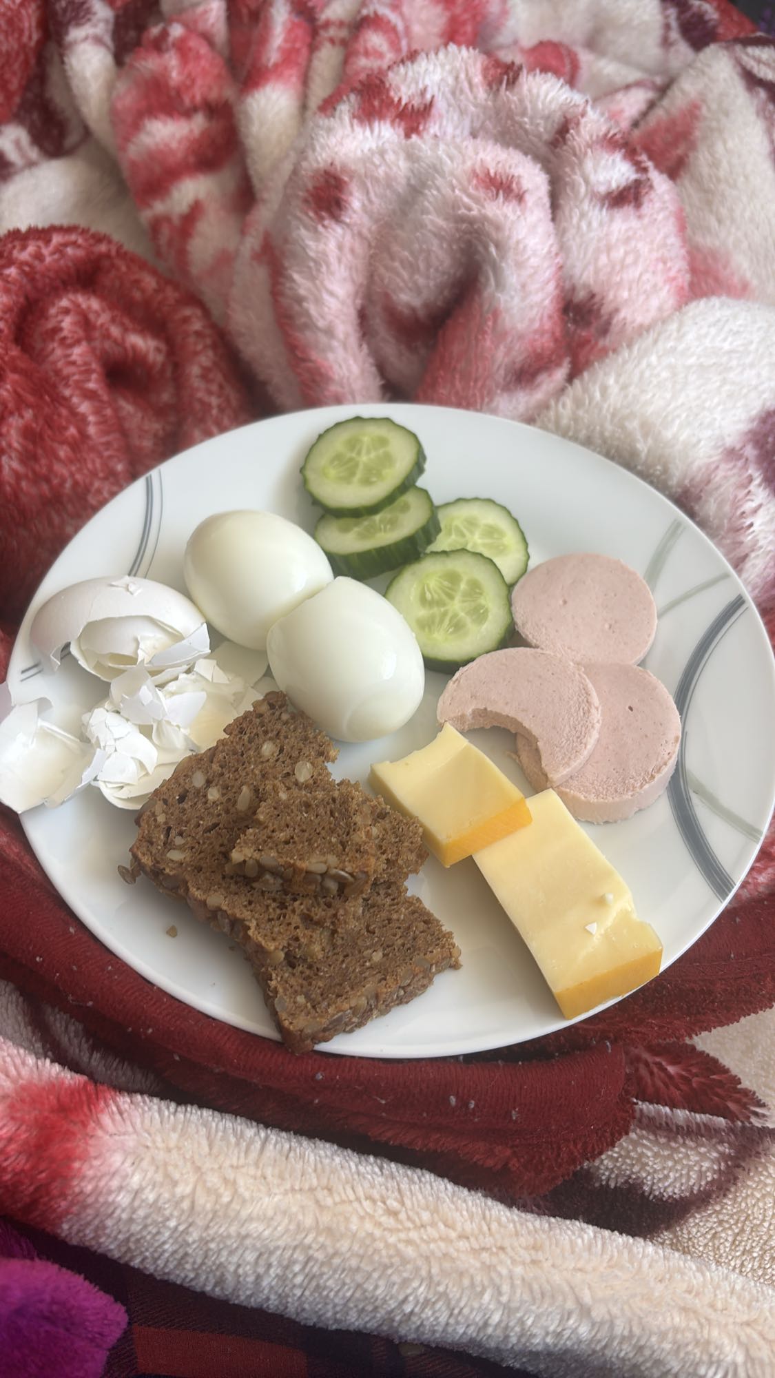 Boiled eggs & rye plate