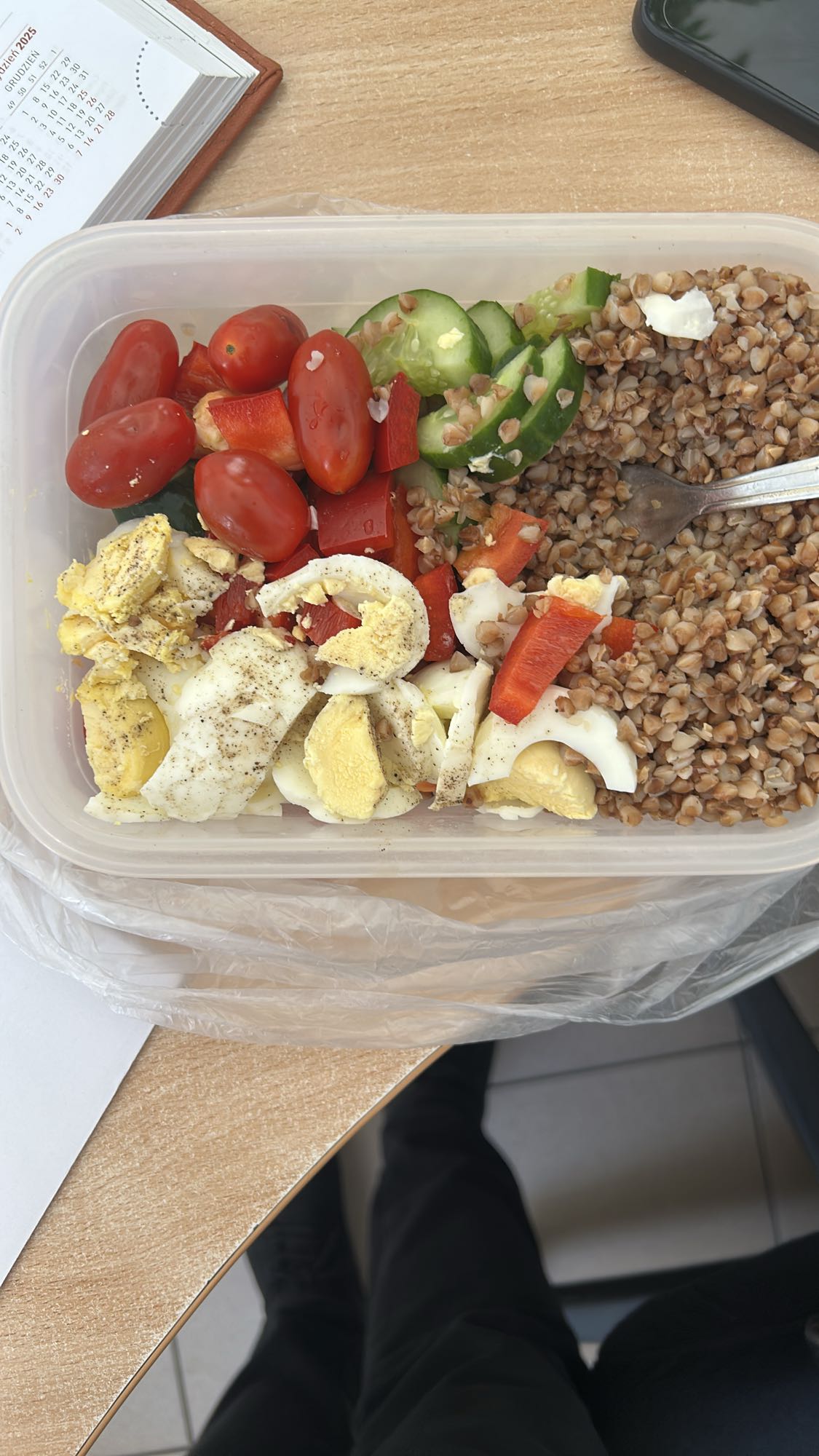 Sałatka z kaszą i jajkiem