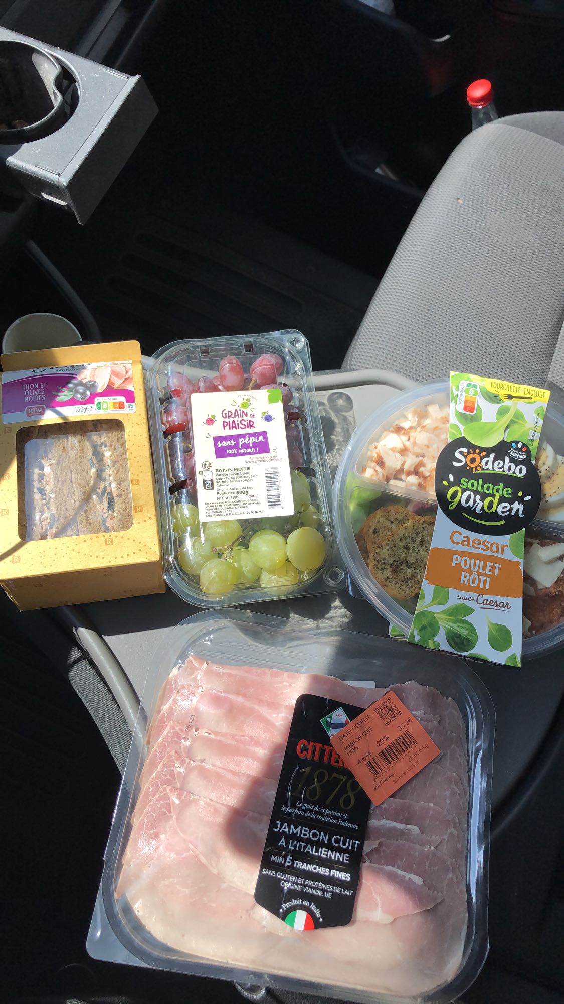 Déjeuner varié voiture