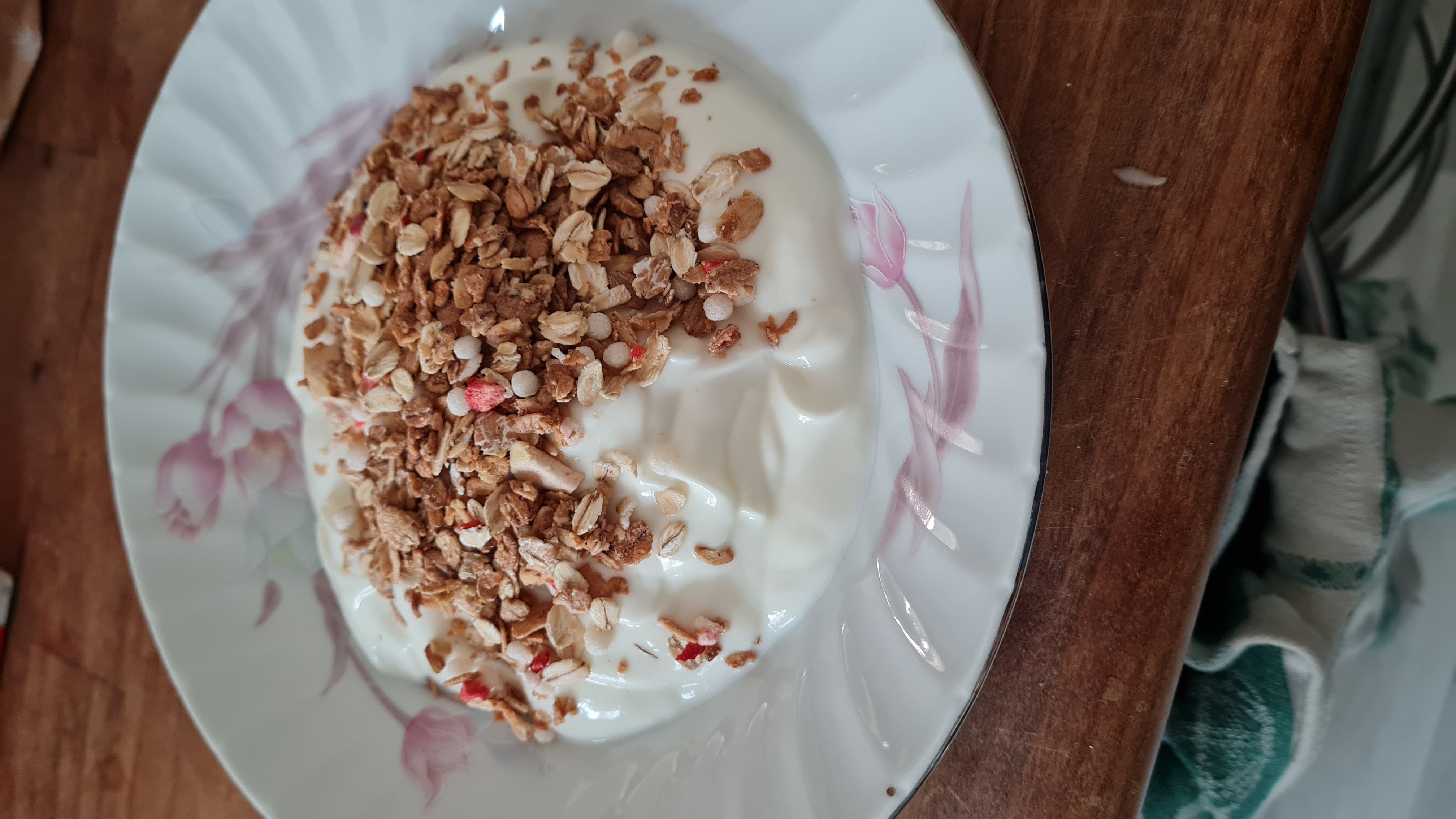 Yogurt with granola