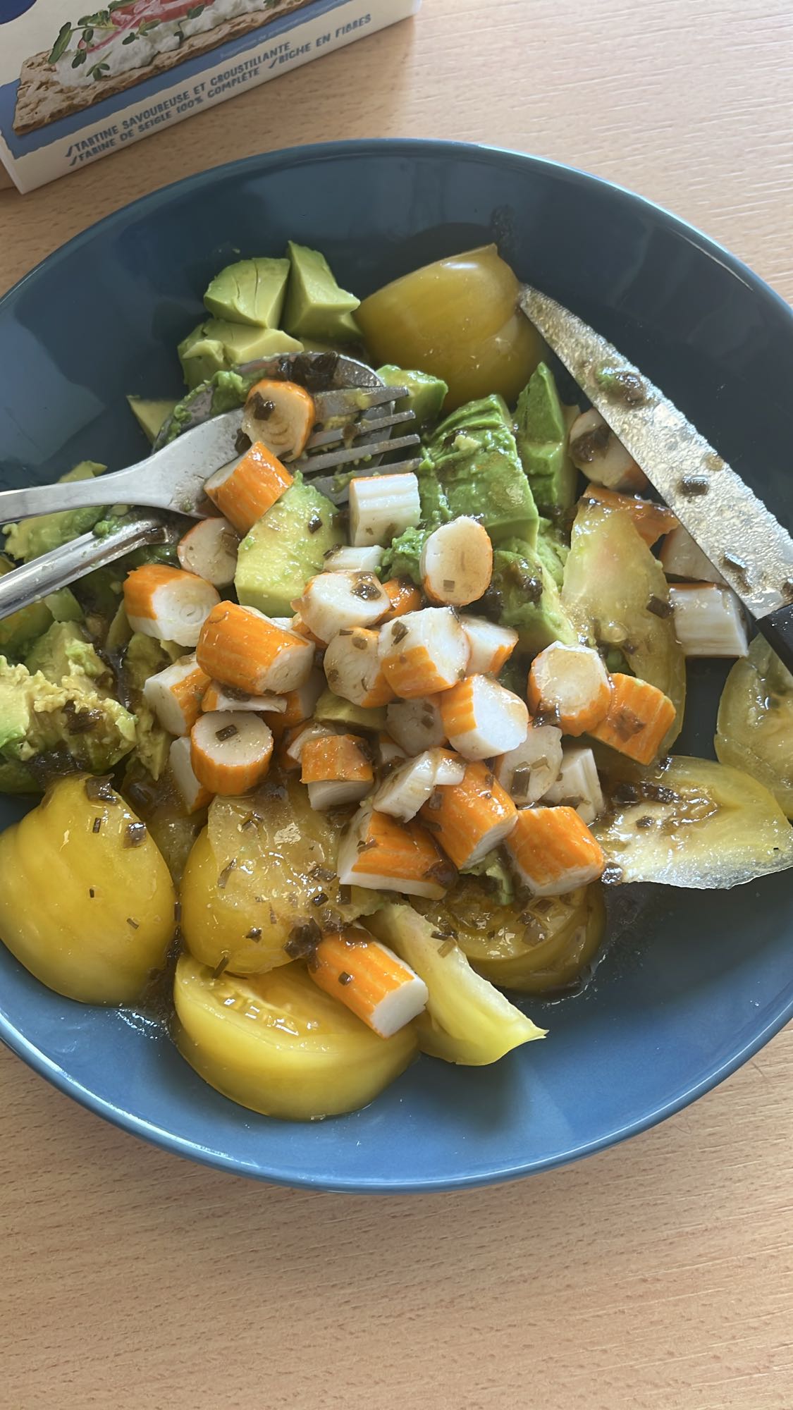 Salade avocat et surimi