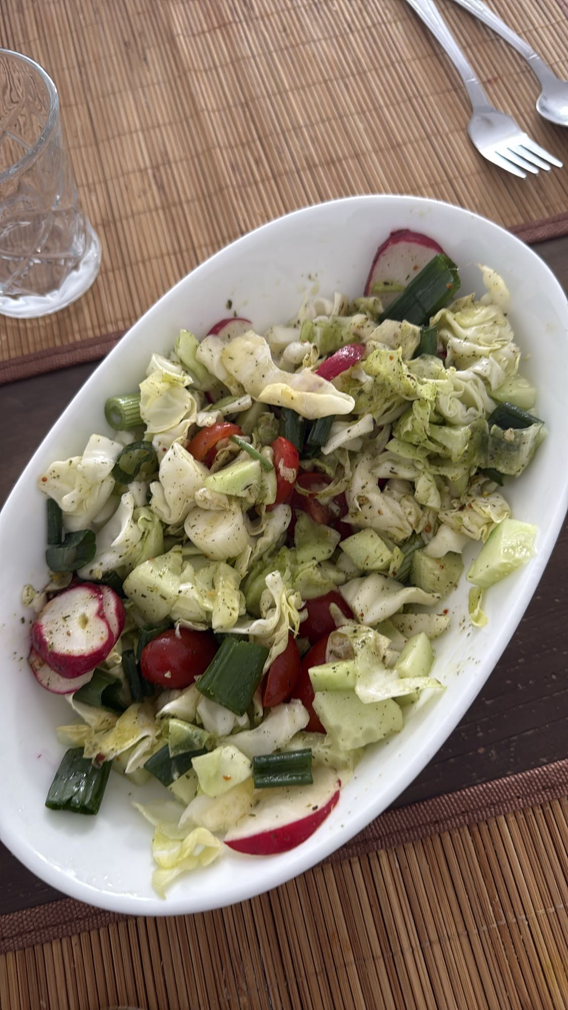 Frischer Gemüsesalat