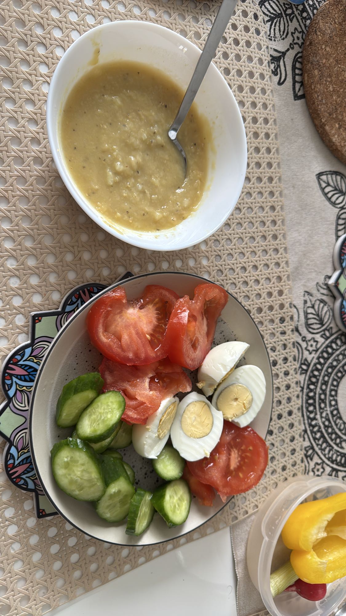 Ägg och grönsakstallrik