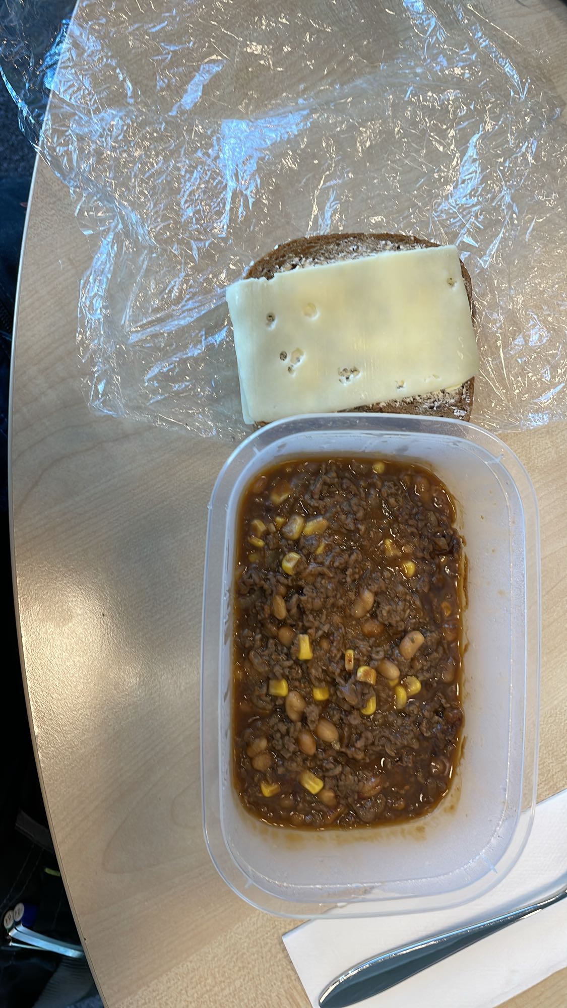 Chili con carne med nötfärs och bröd