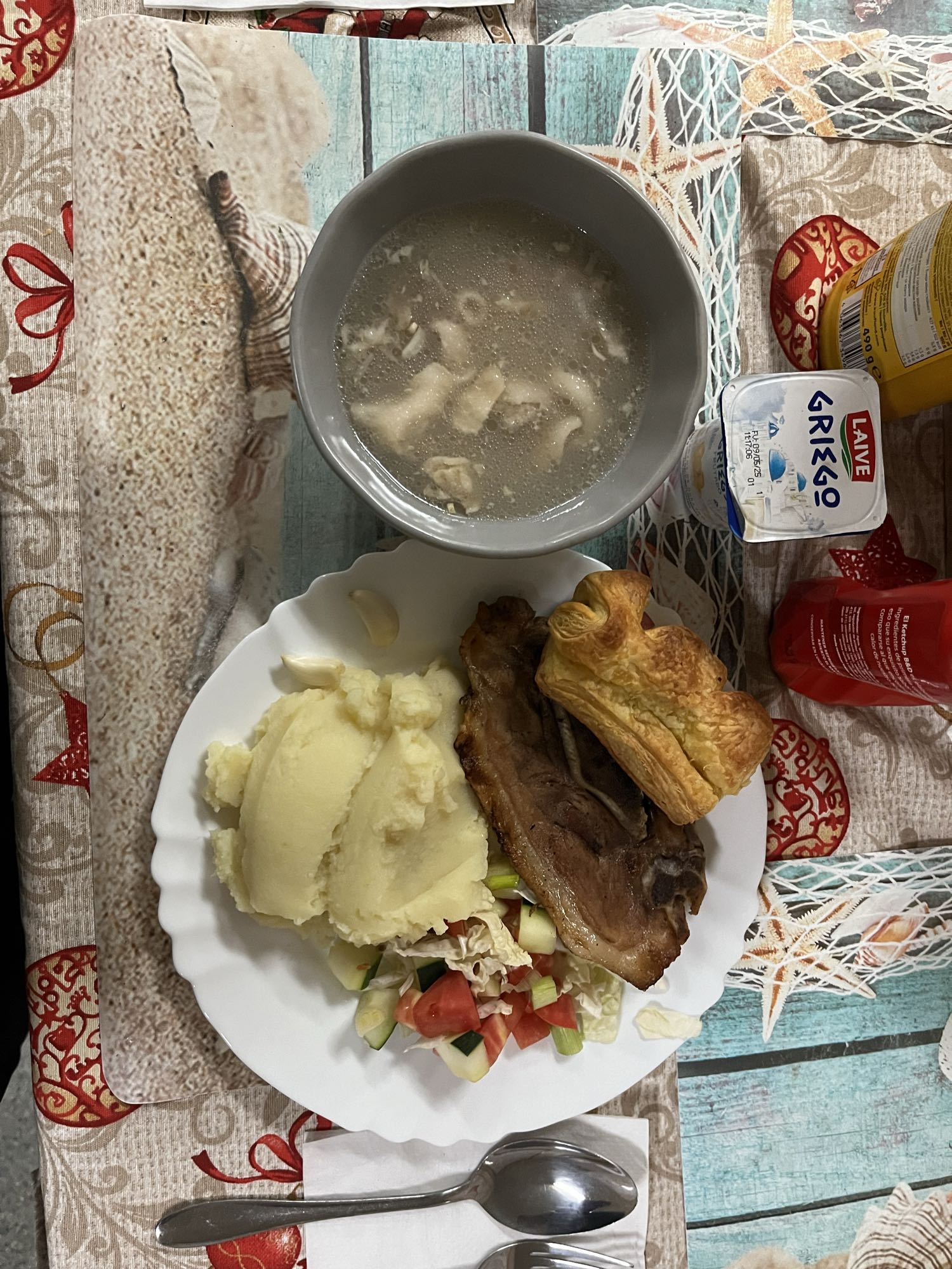 Обед с мясом и пюре