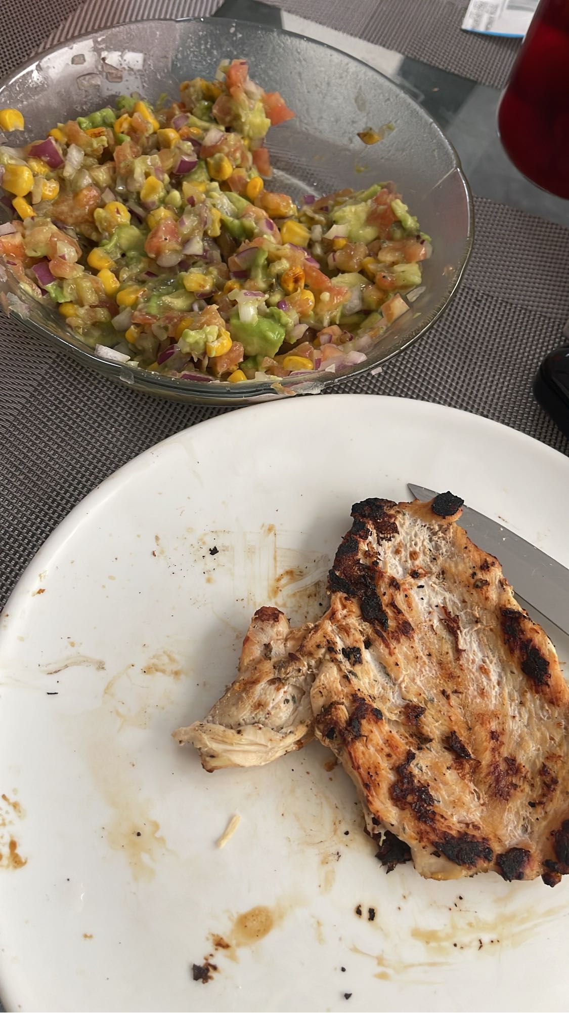 Pollo con ensalada fresca