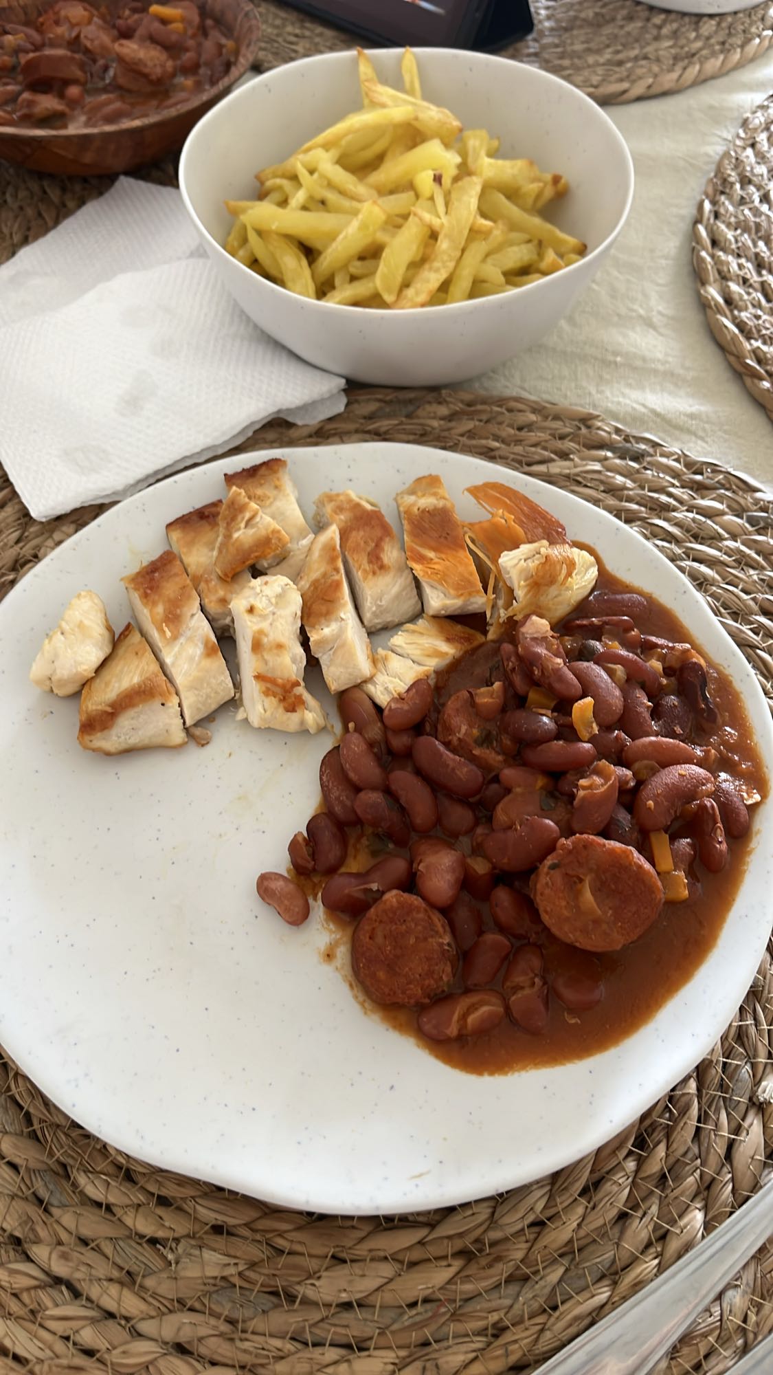 Pollo con frijoles y papas
