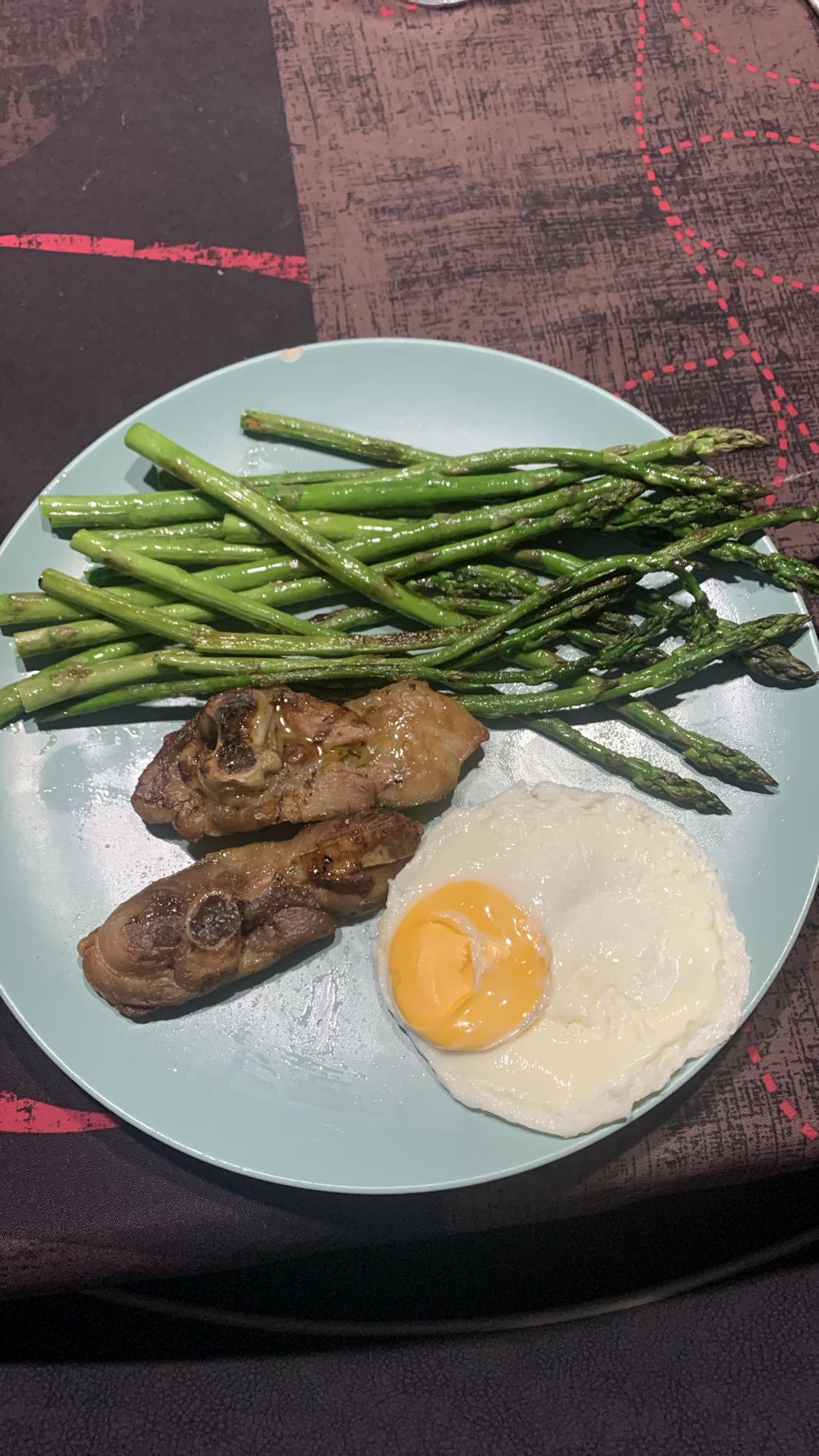 Costillas con espárragos