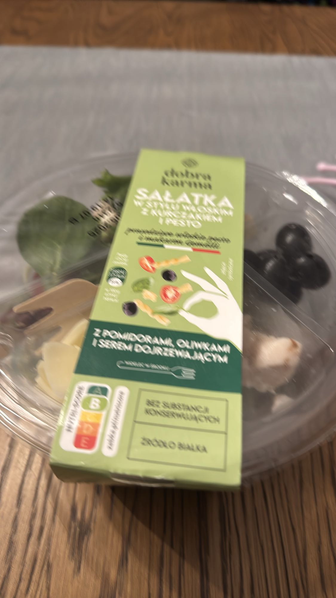 Sałatka z kurczakiem i pesto