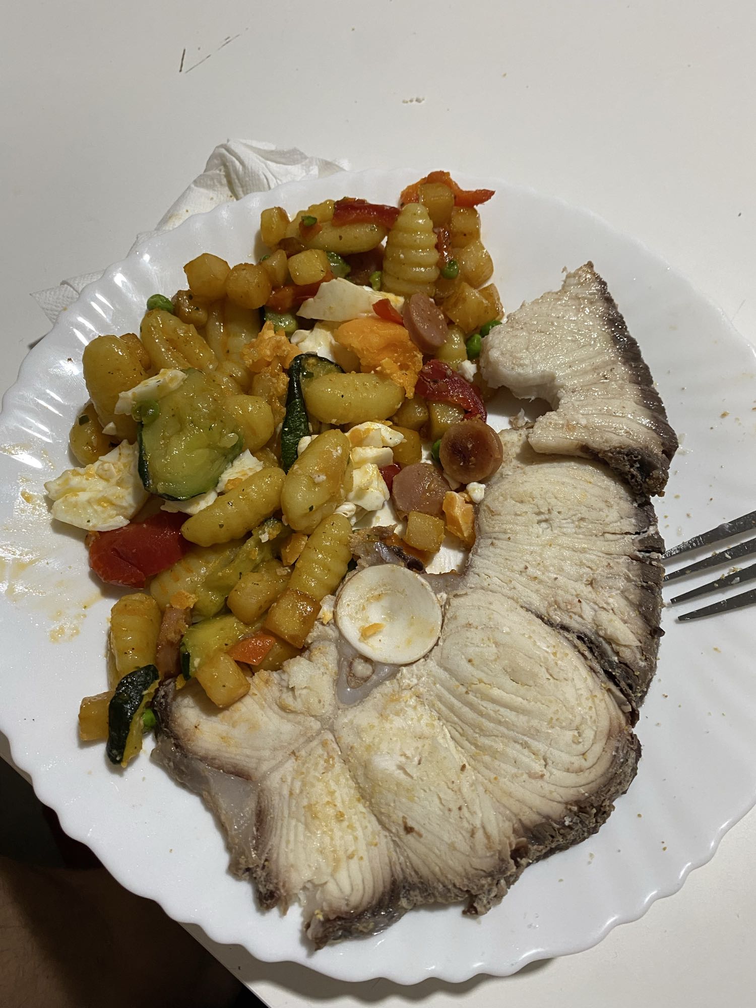 Pescado con gnocchi