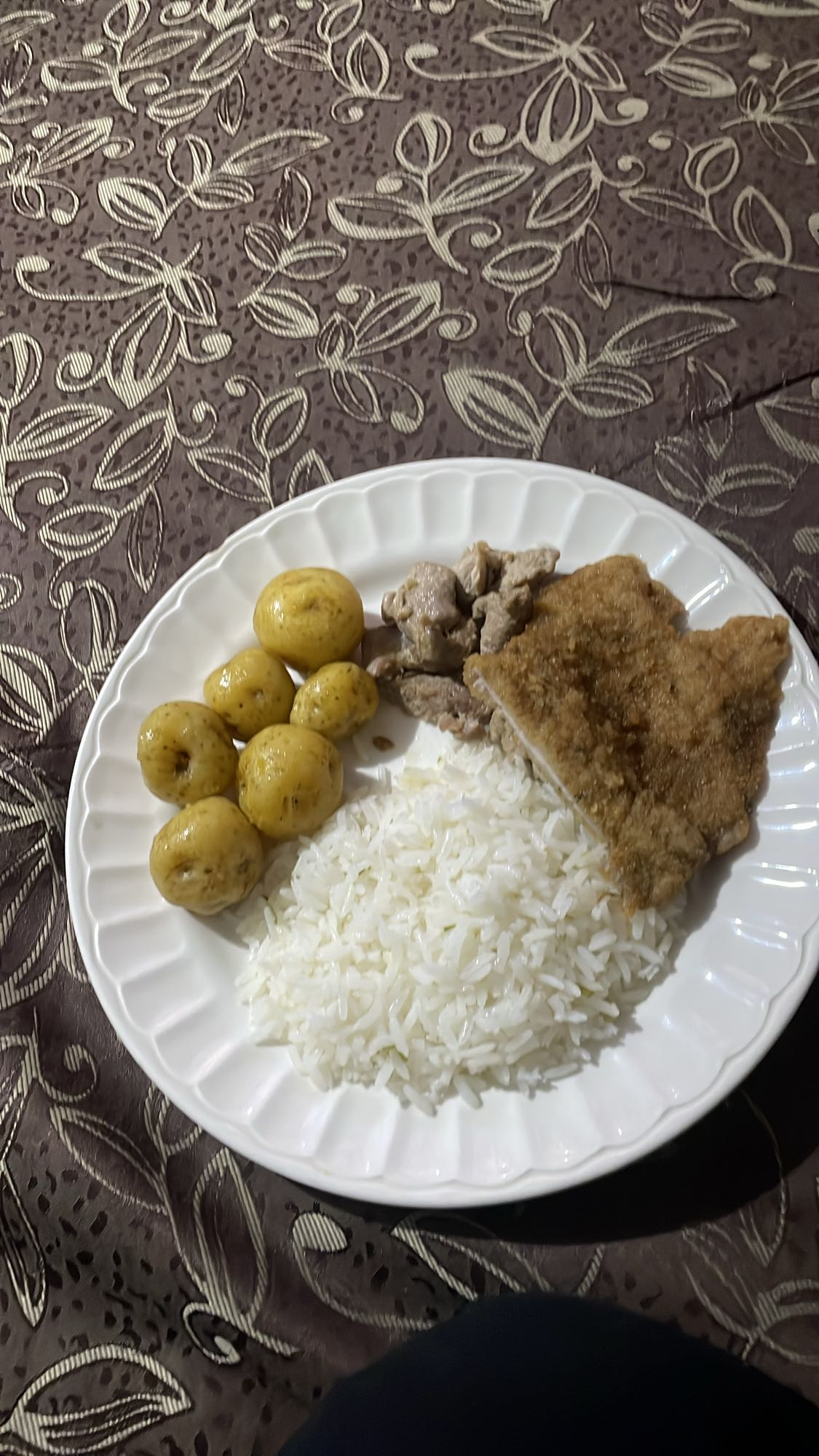 Plato con arroz y carne