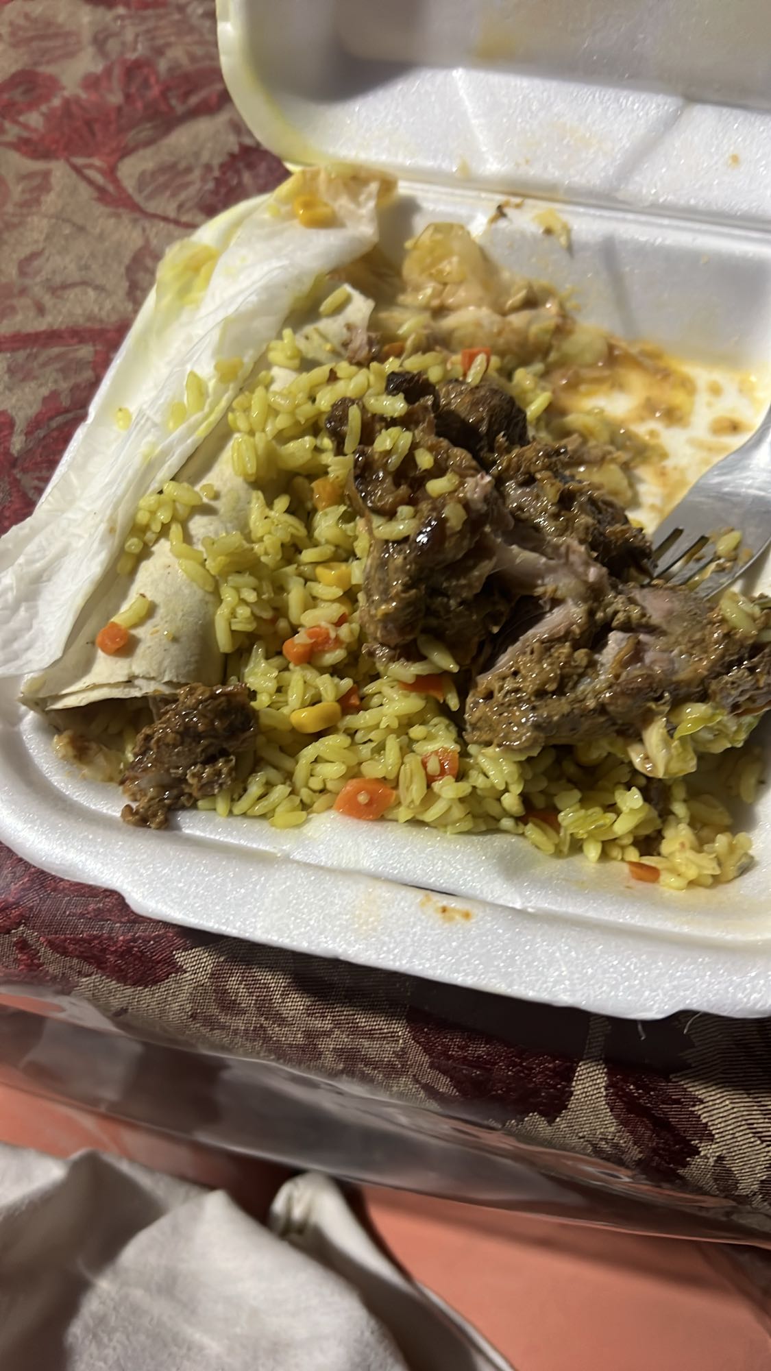 Arroz con carne y tortilla