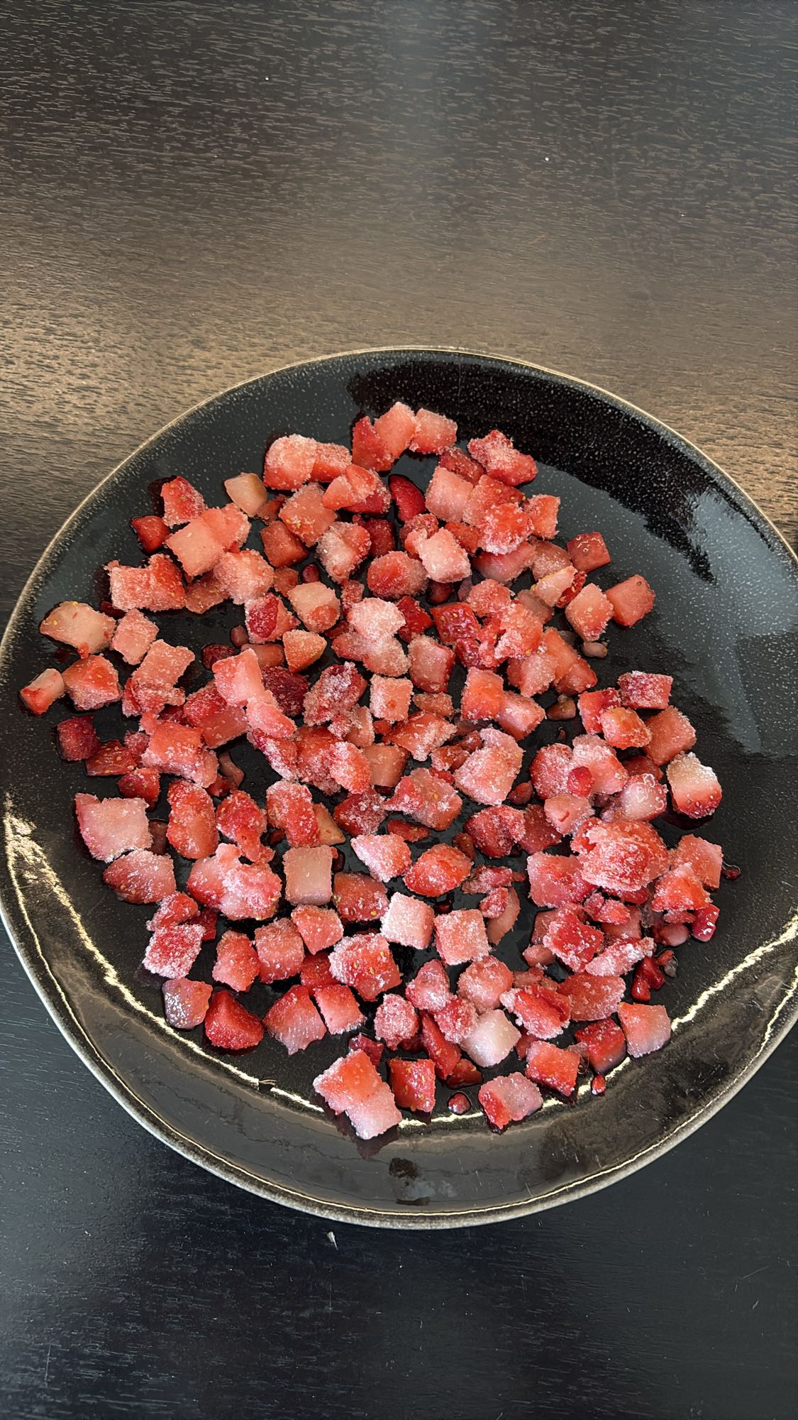 Frysta jordgubbstärningar