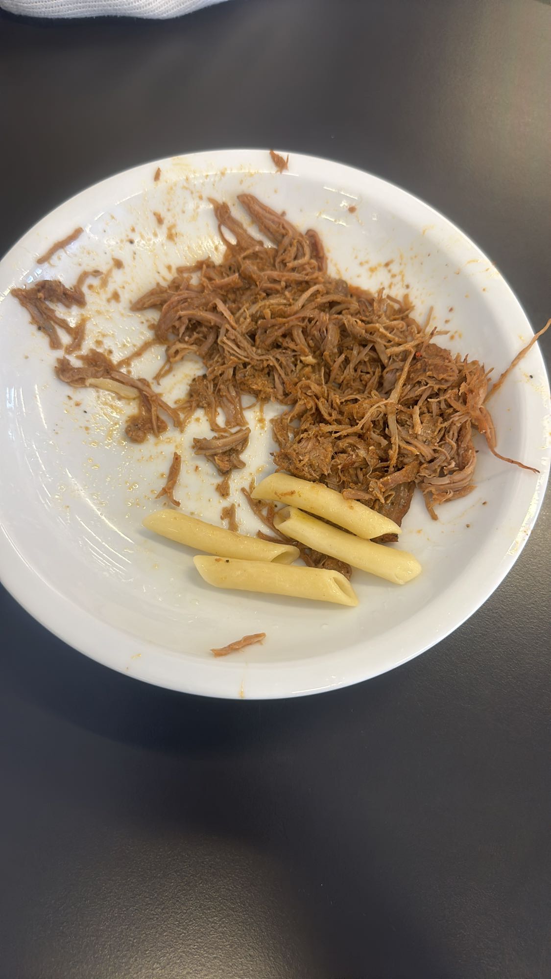 Carne deshebrada y pasta