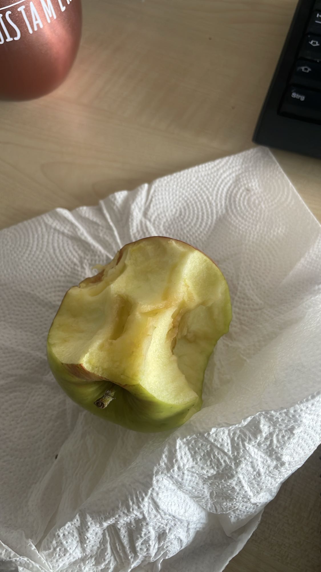 Manzana verde mordida