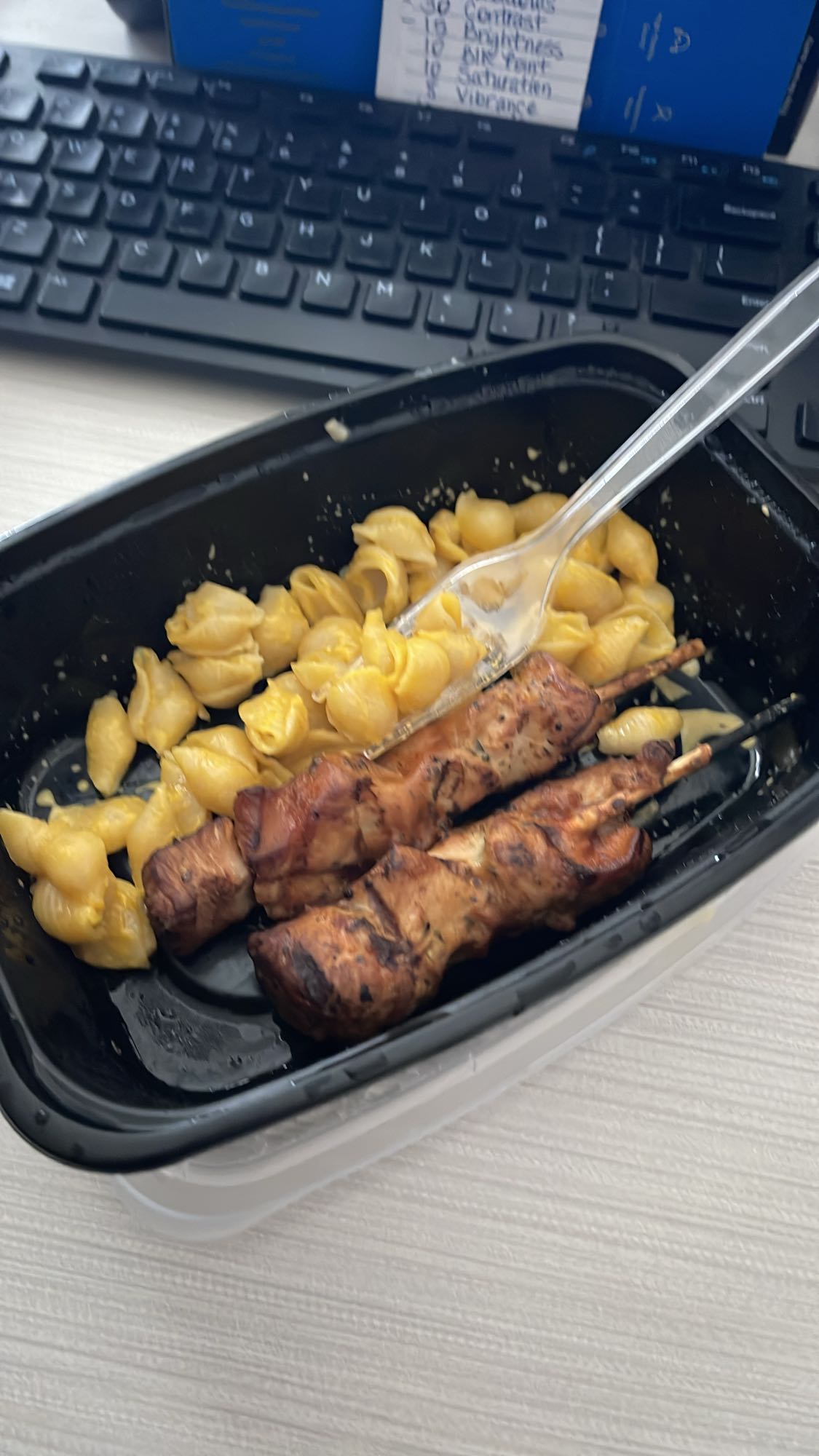 Chicken skewers with pasta