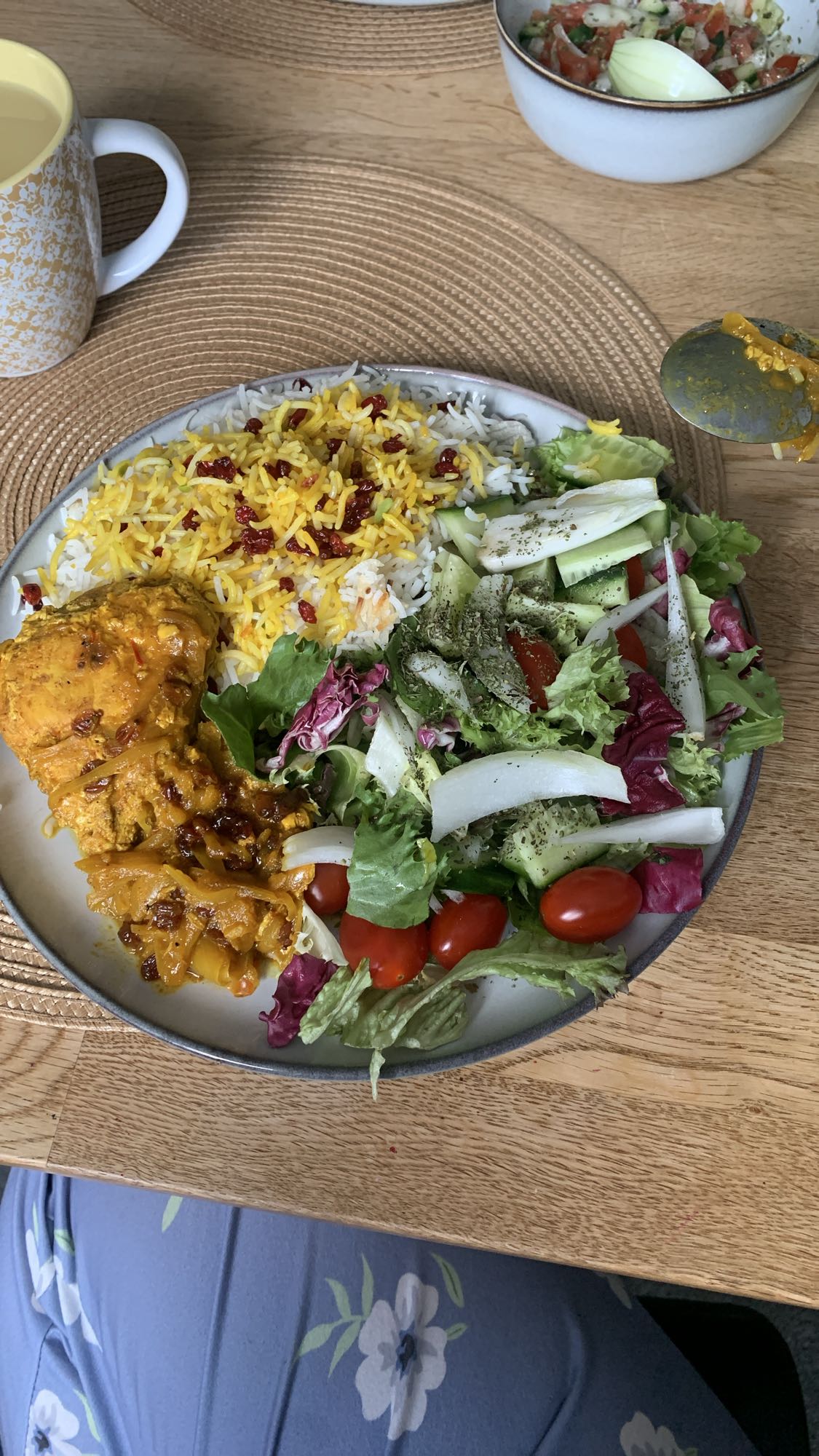 Kyckling med ris och sallad