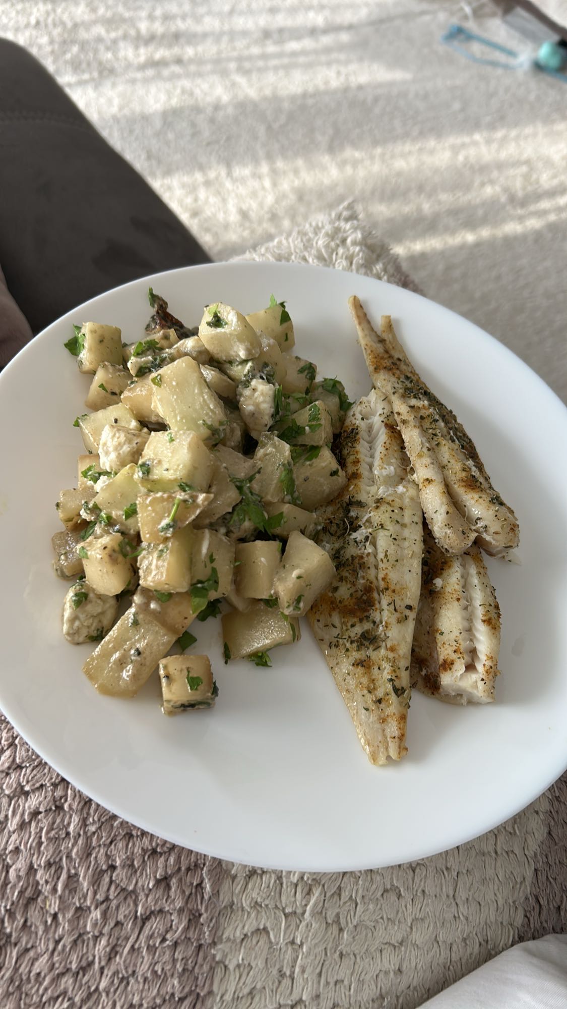 Pescado con ensalada de papa