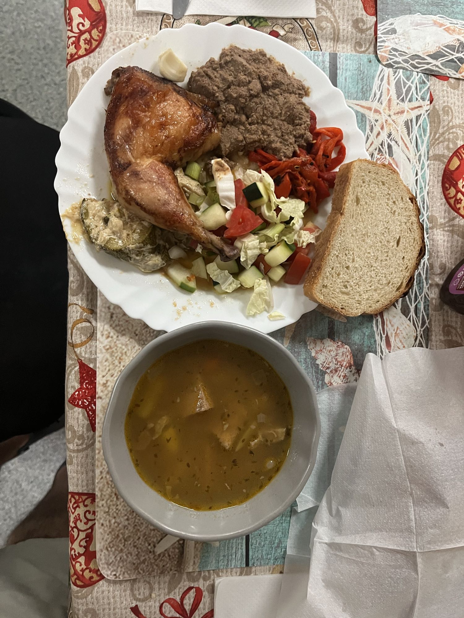 Курица с гарниром и суп