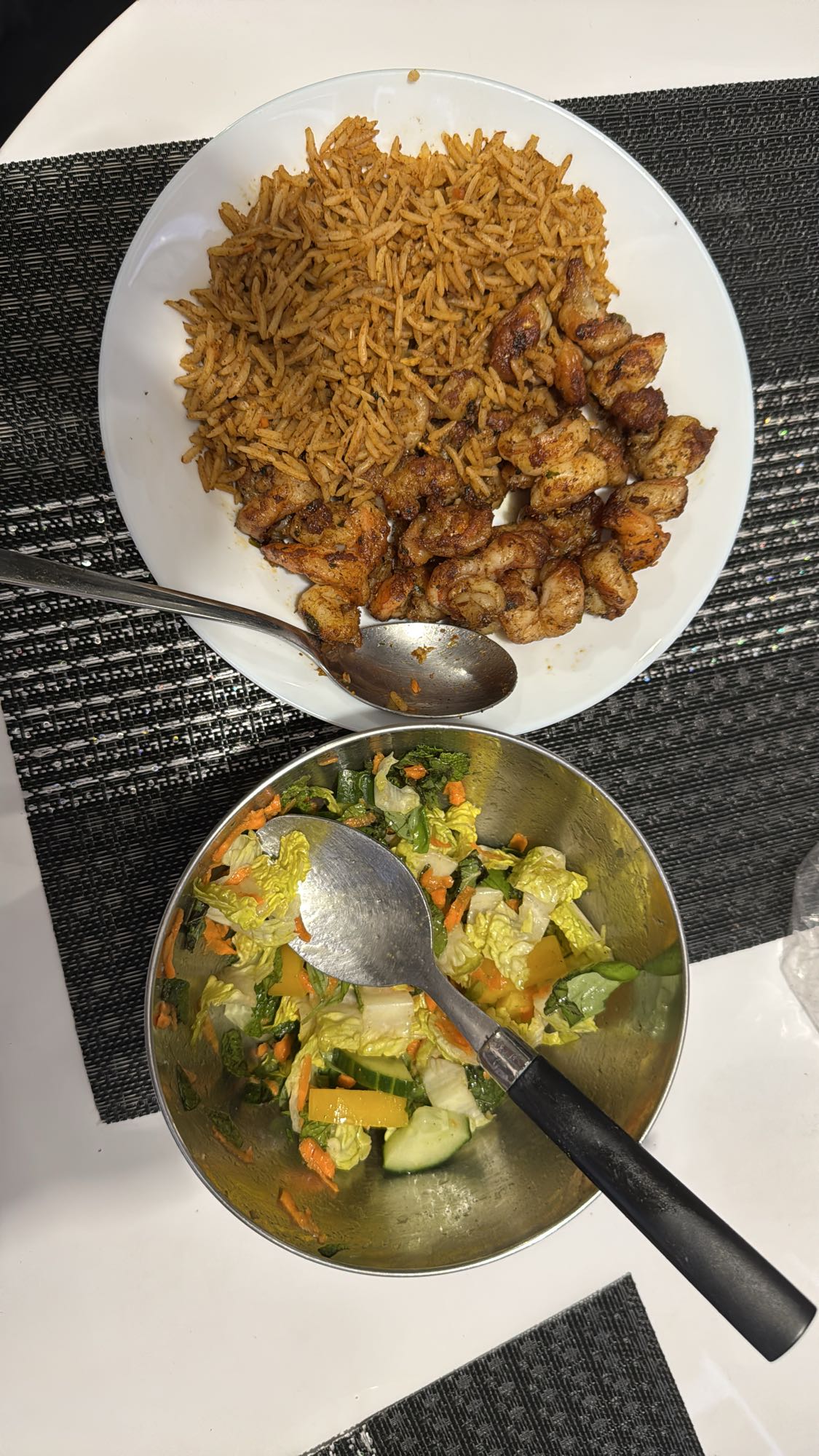 Arroz con Scampis y Salat