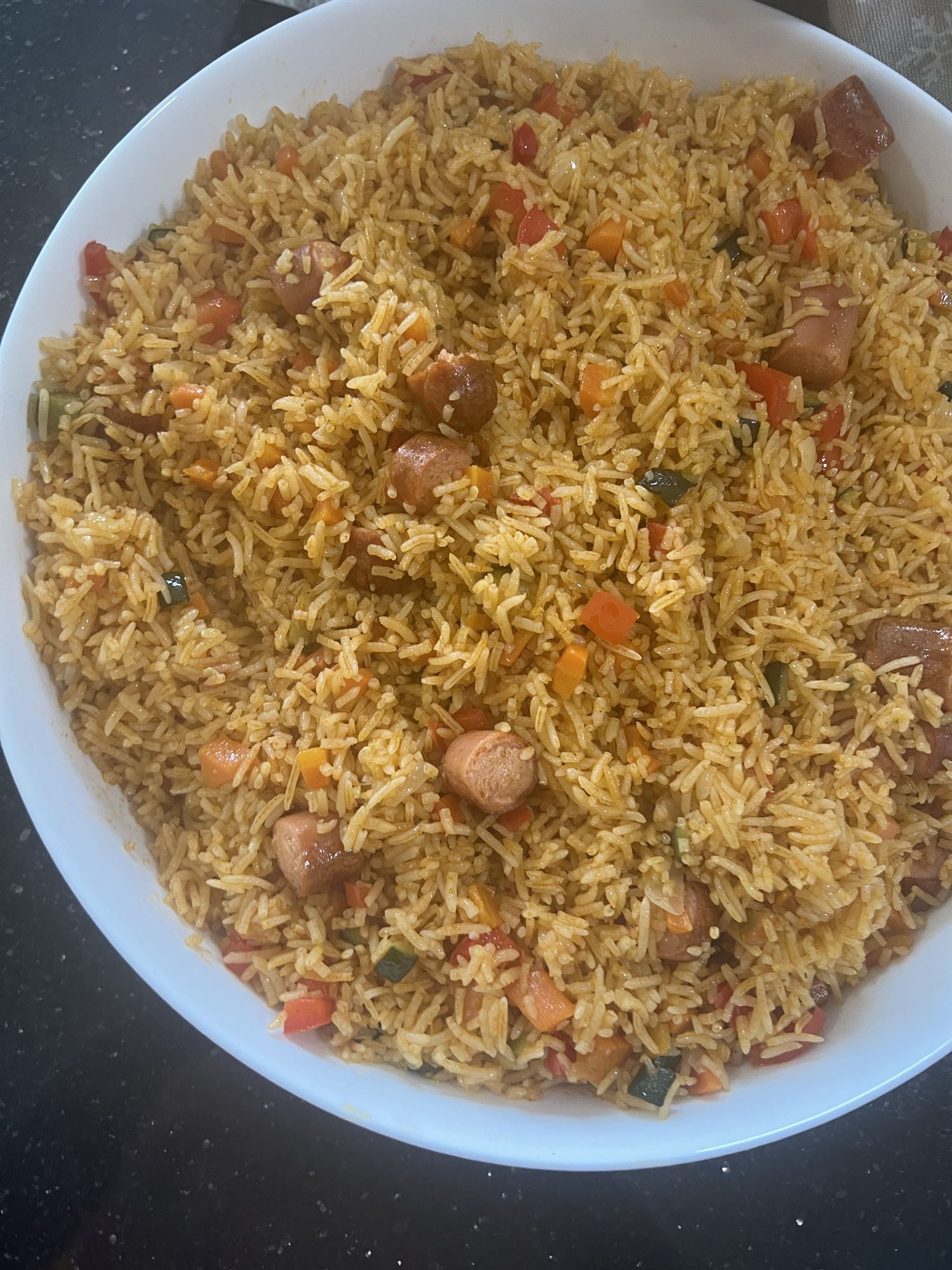 Riz sauté aux saucisses