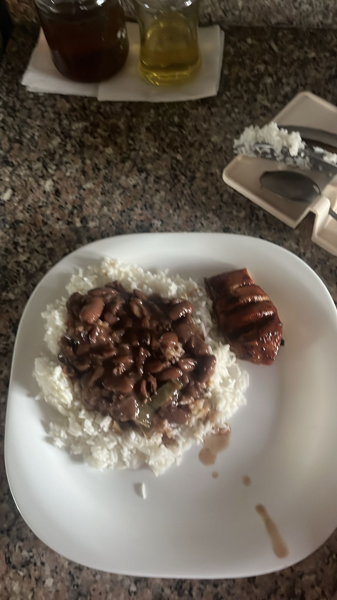 Arroz con frijoles y pollo