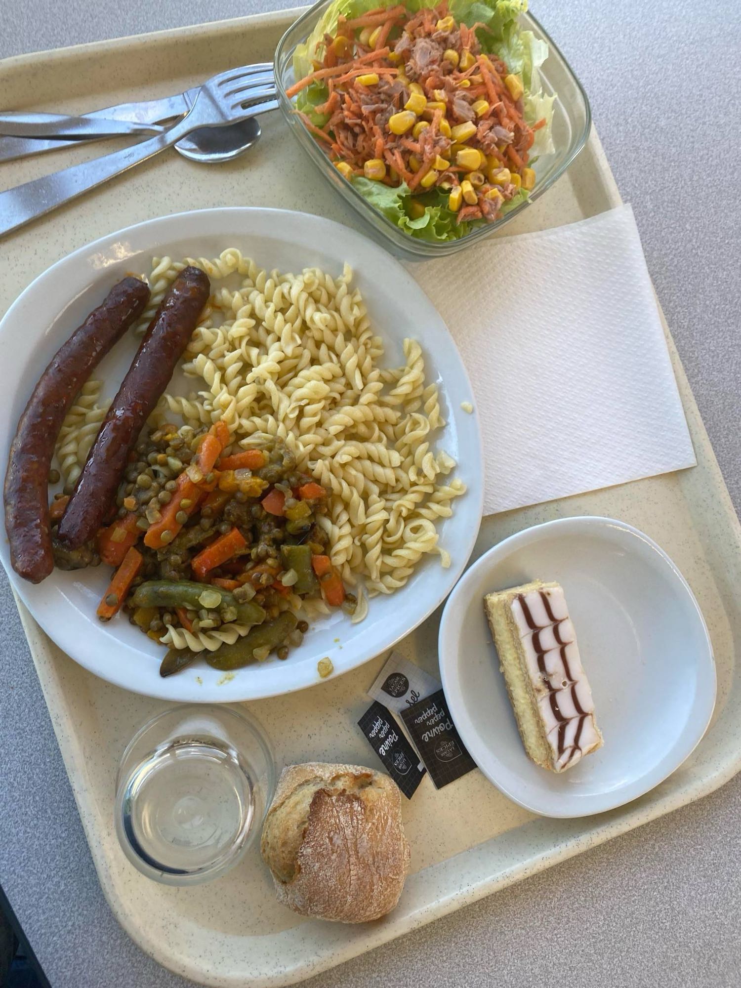 Déjeuner complet cantine