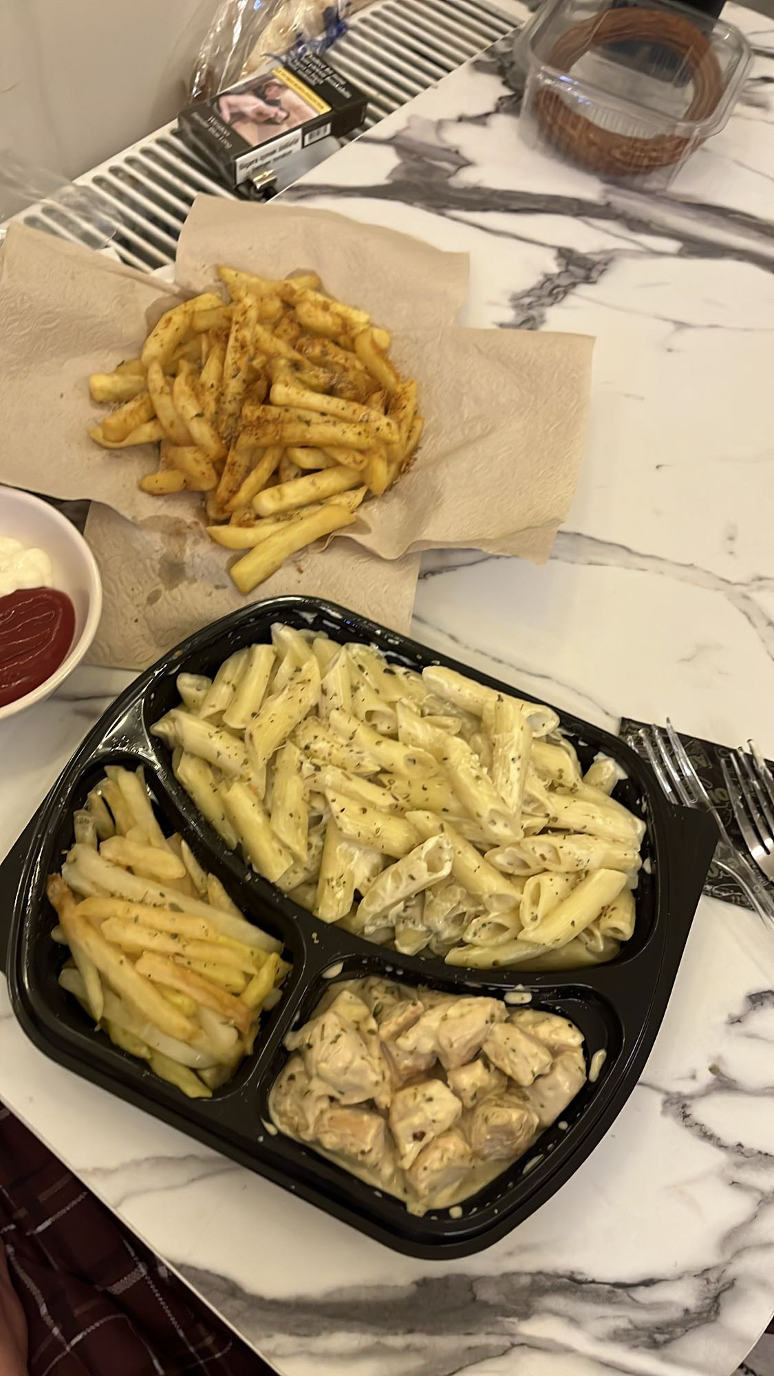 Kremalı makarna ve patates