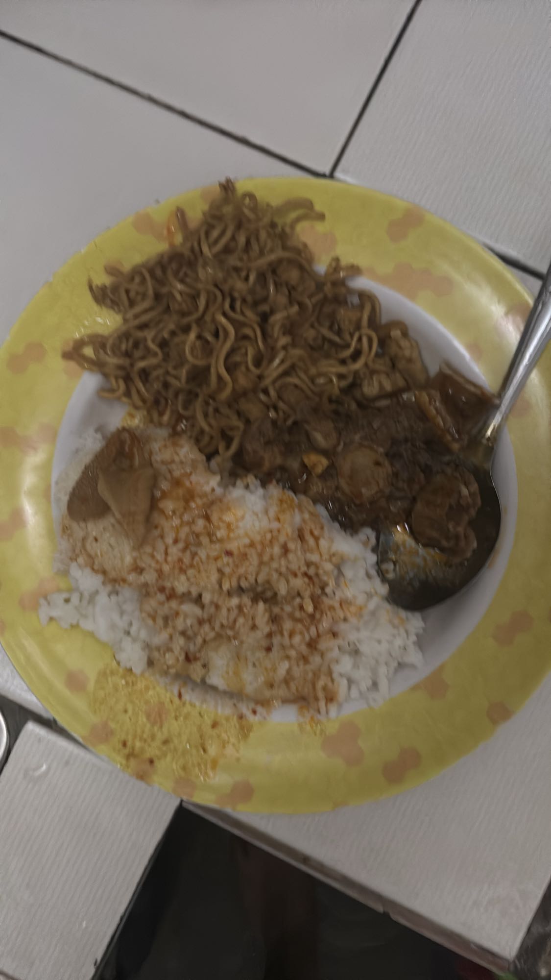 Nasi, mie, dan daging