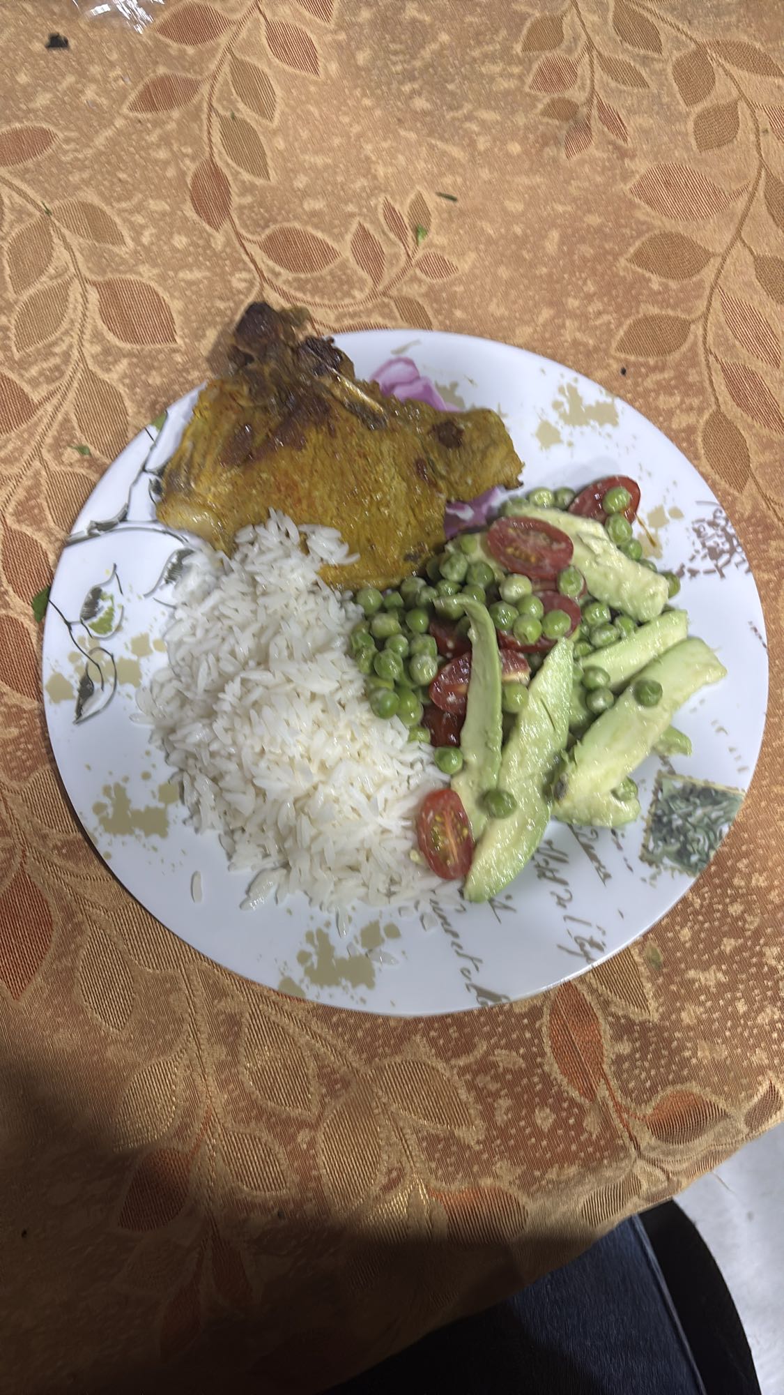 Pollo con arroz y ensalada