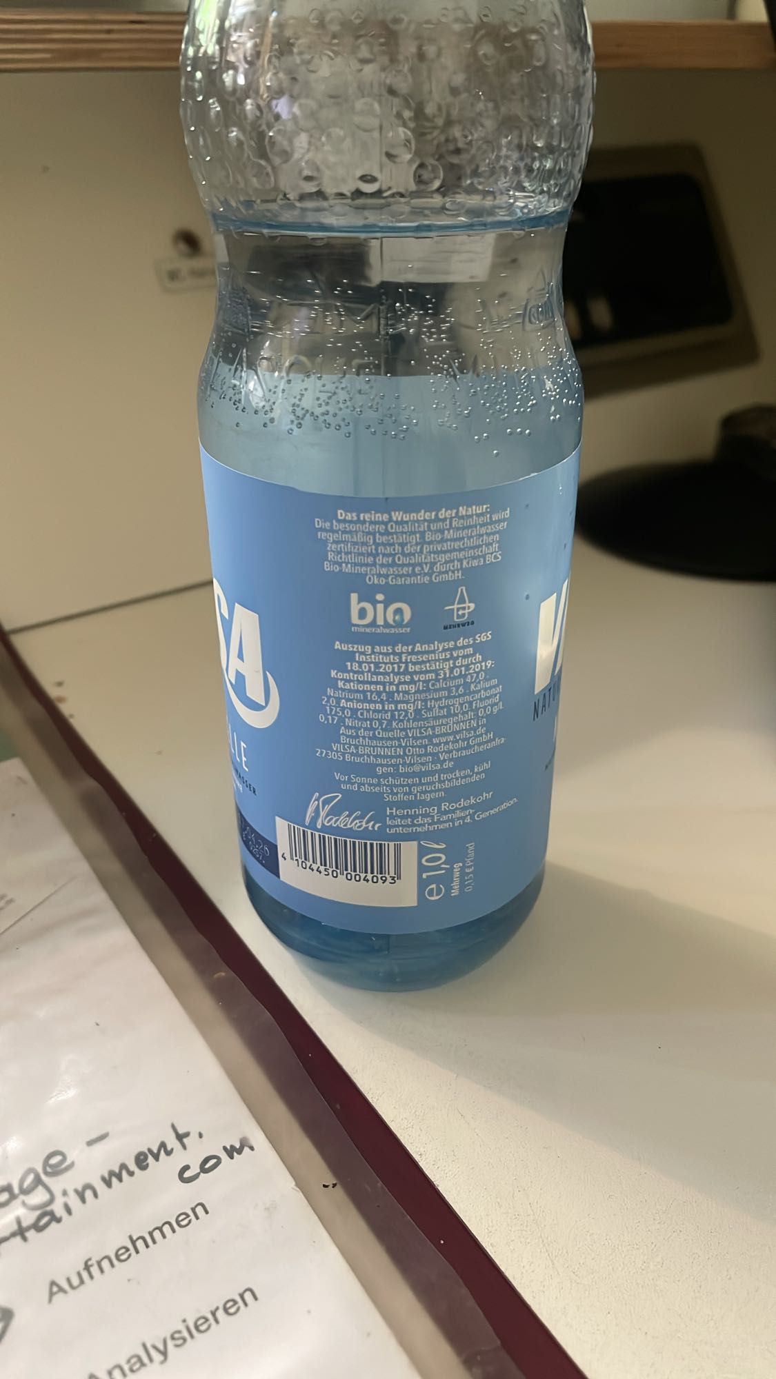 Natürliches Mineralwasser