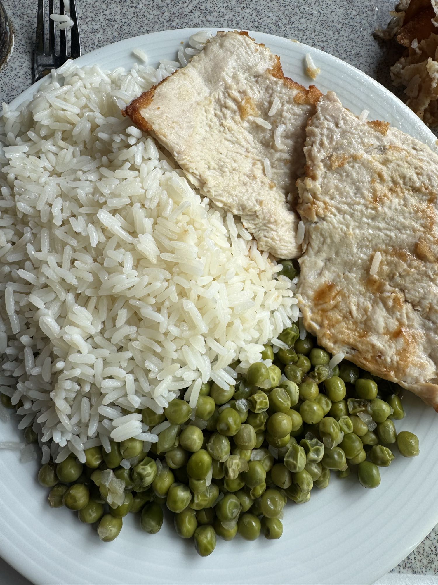 Arroz, pollo y guisantes