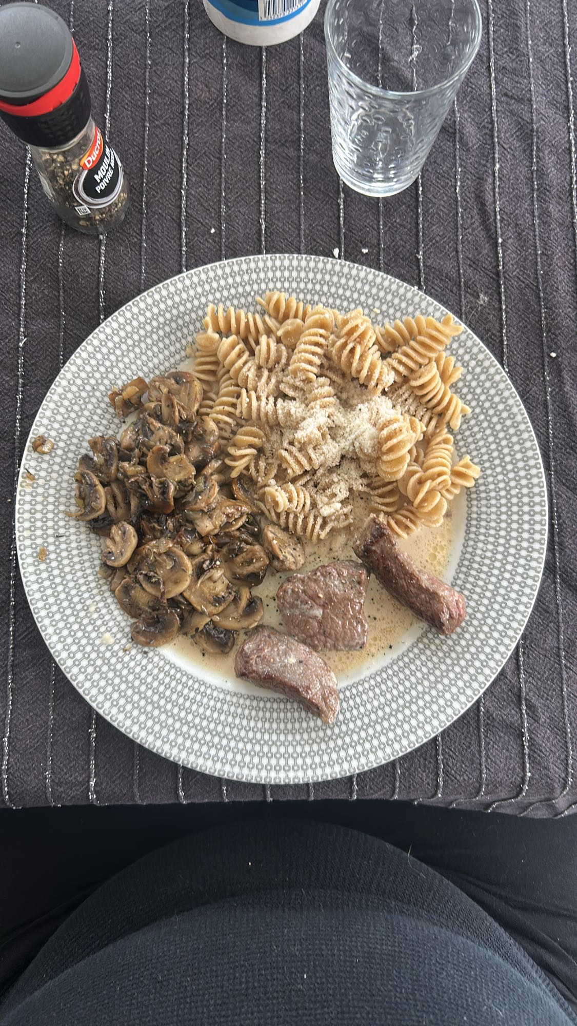 Pâtes, champignons et boeuf
