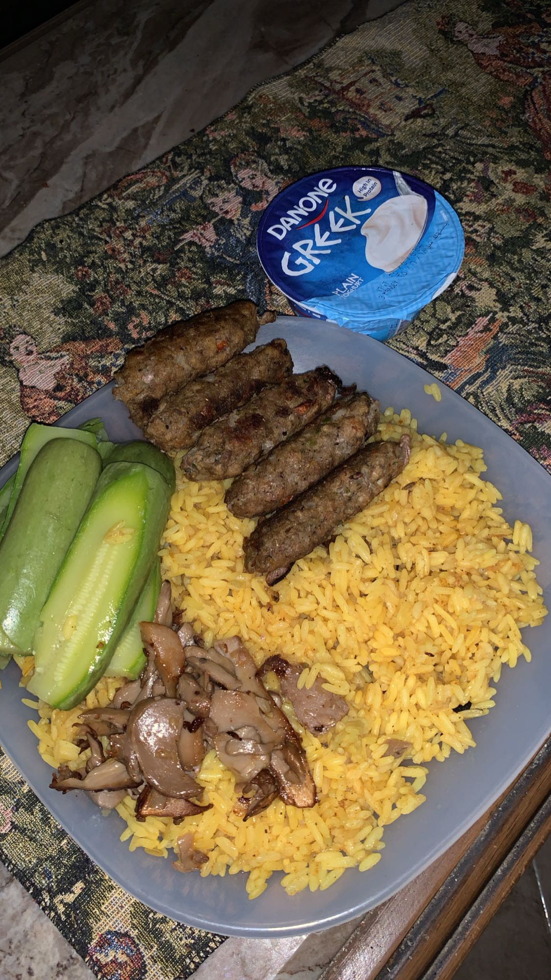 Rice with kebab and yogurt