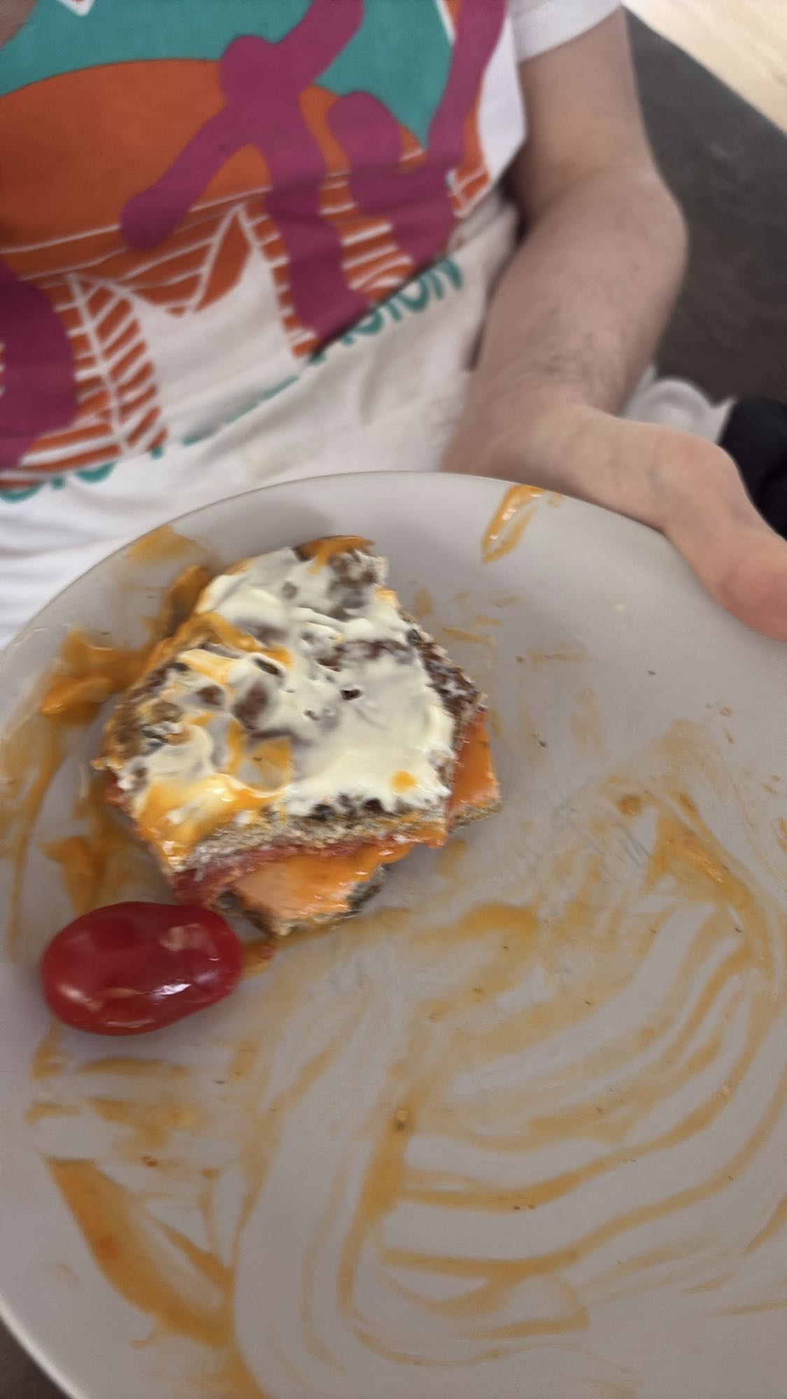 Sandwich con queso y tomate