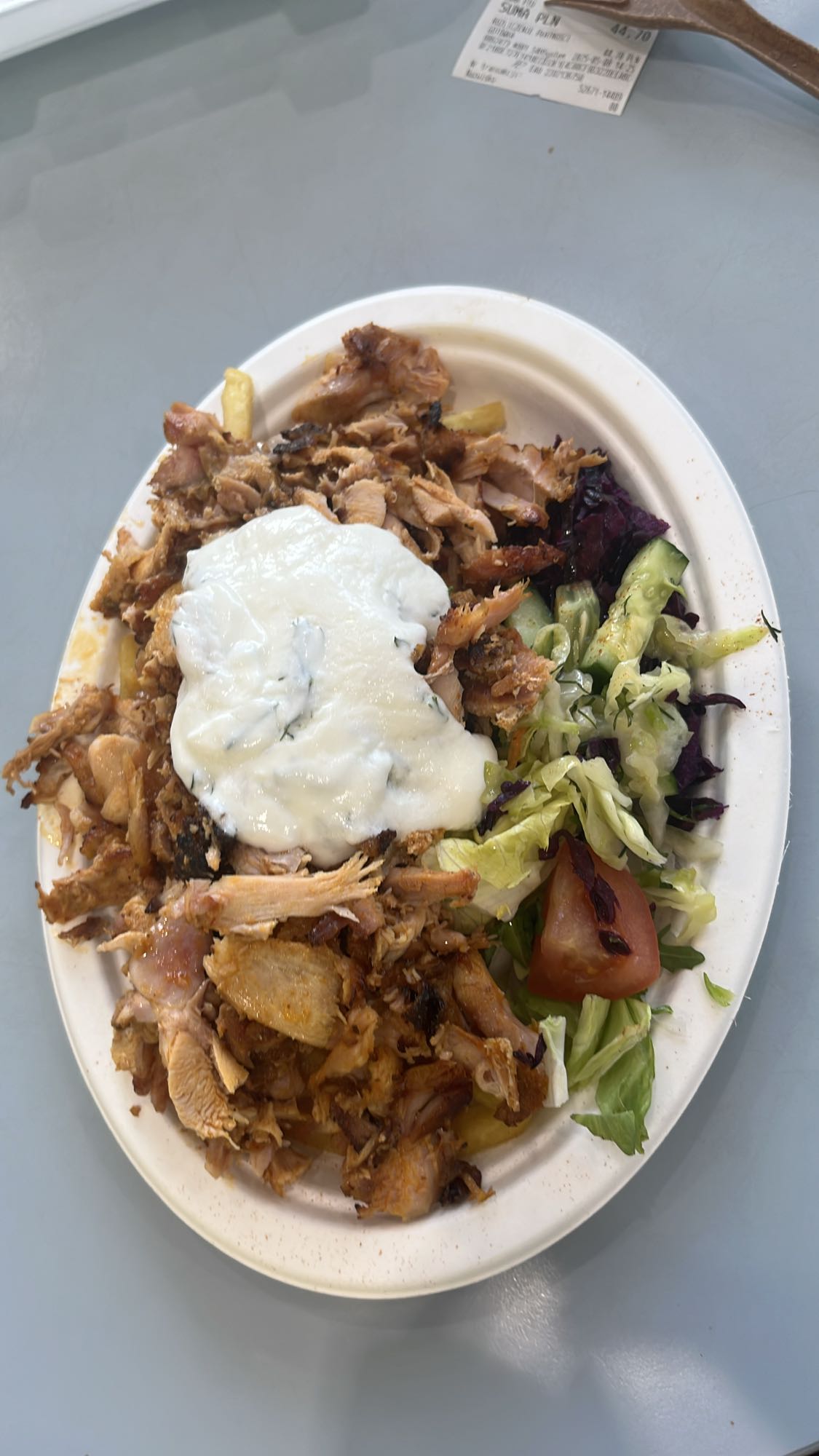 kebab z frytkami i surówką