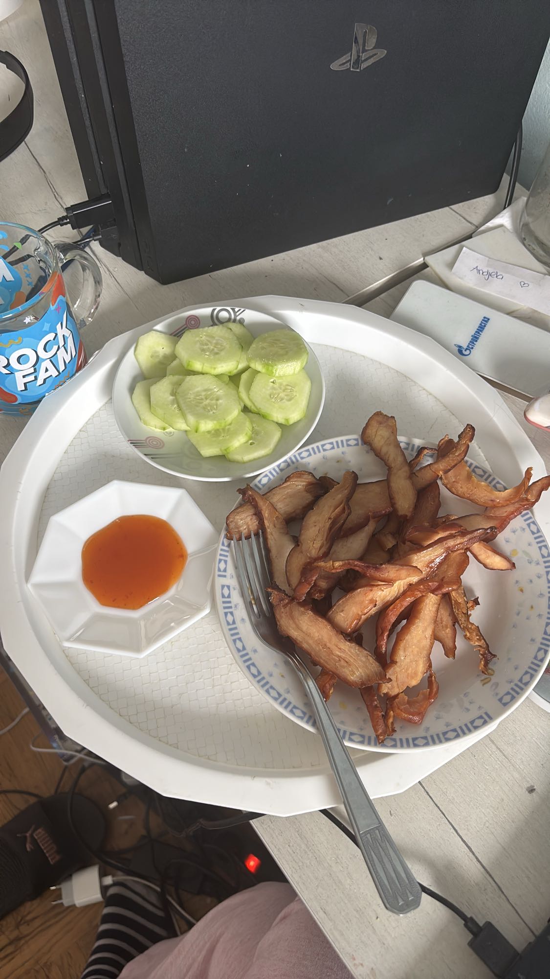 Chicken strips with cucumber